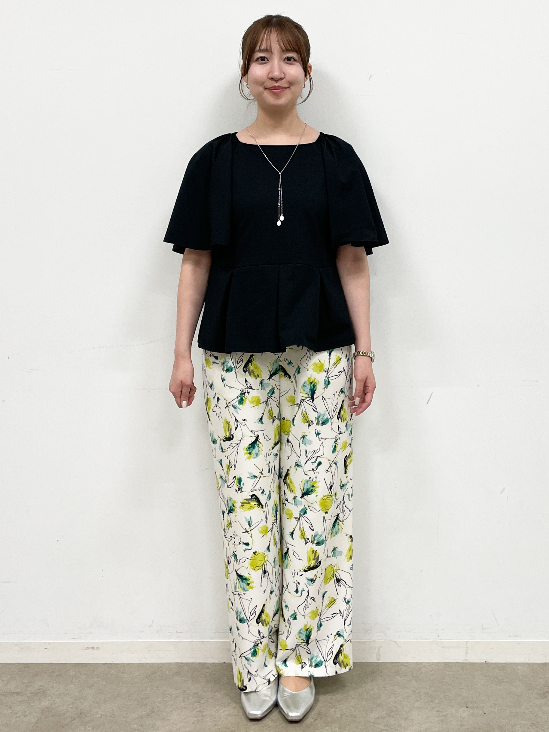 mikikoさんの「Reflect｜【UVカット／接触冷感／吸水速乾】フレアスリーブペプラムカットソー」を使ったコーディネート