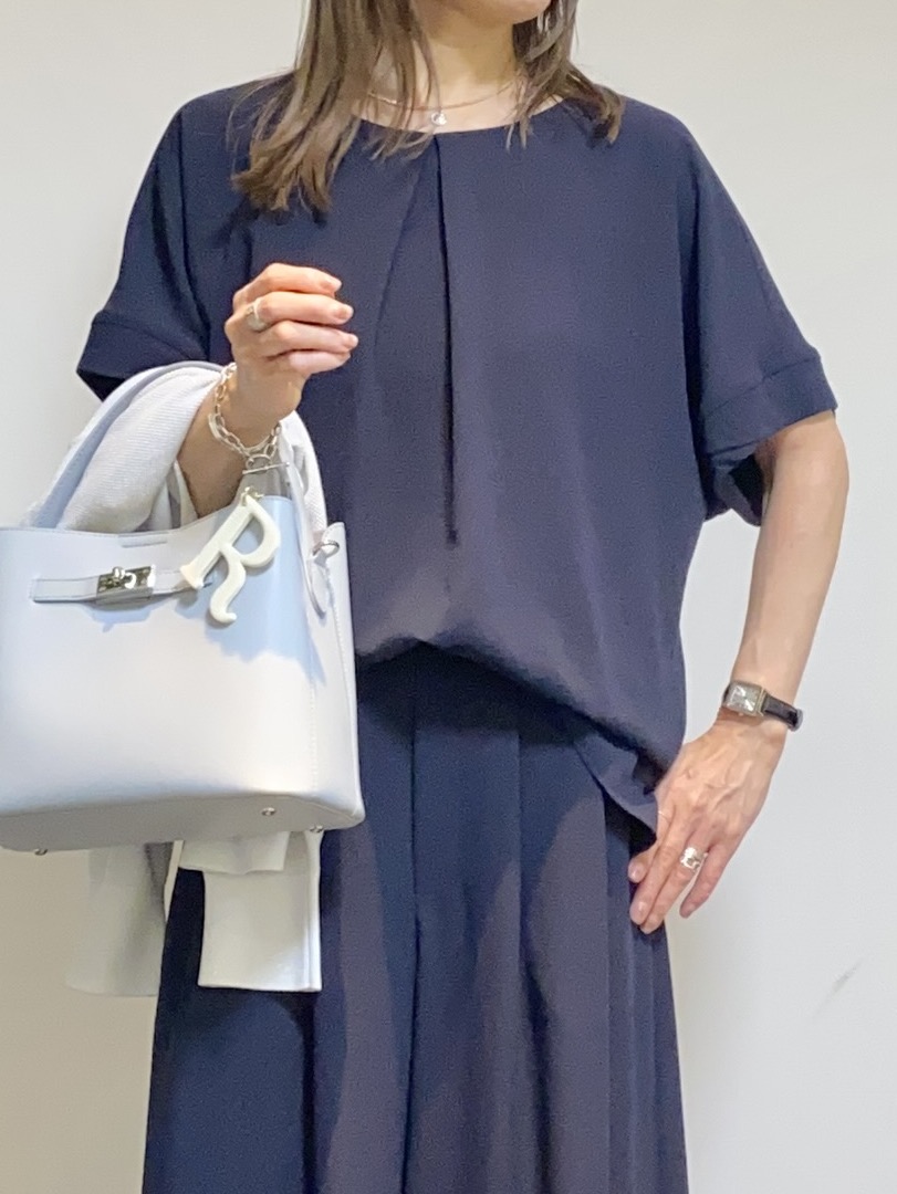 tomoさんの「UNTITLED｜【セットアップ可/UVカット/前後2WAY】リラクシーフレンチスリーブブラウス」を使ったコーディネート