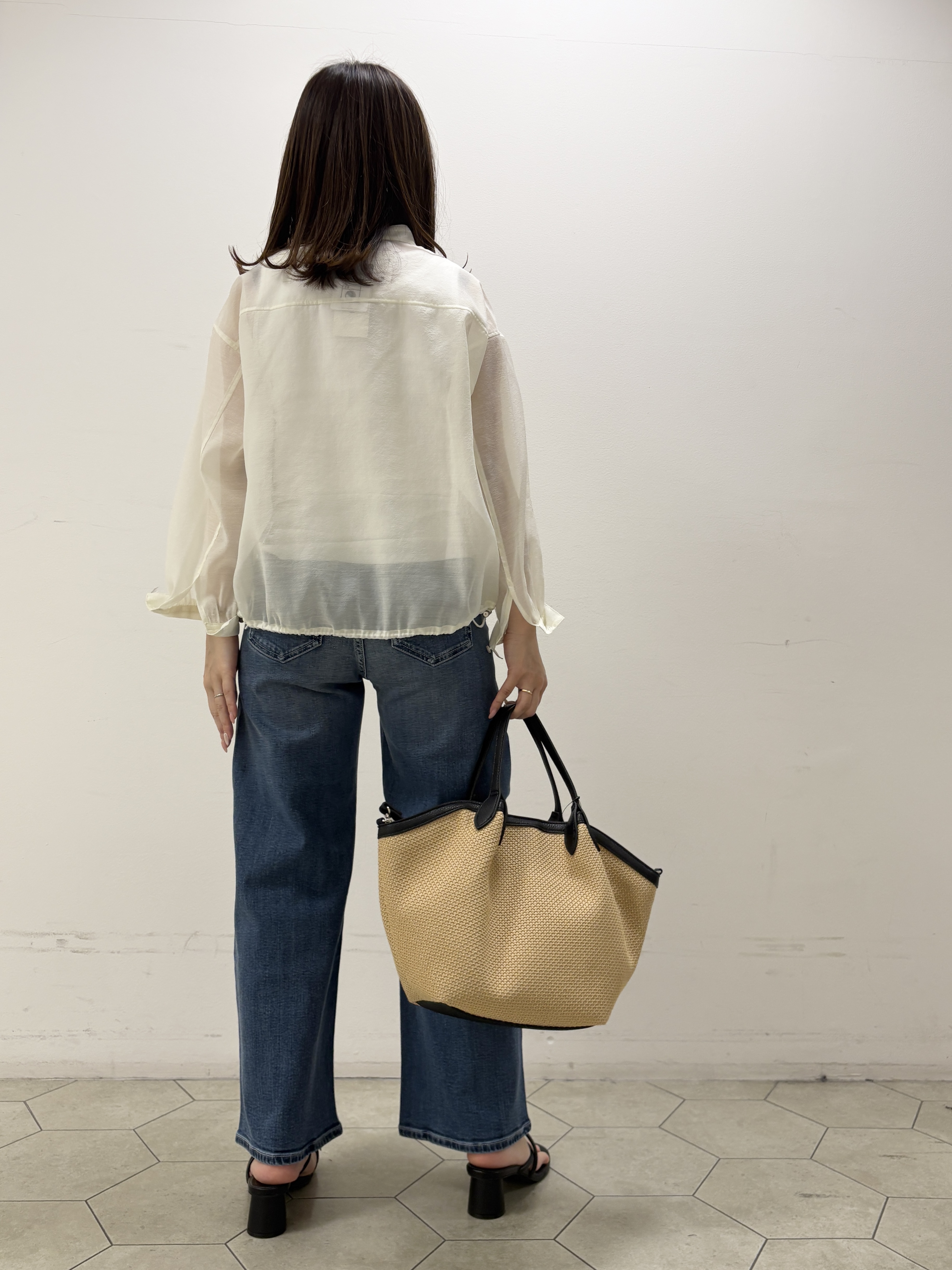 kahoさんの「INDIVI｜【トレンド／2WAY】裾ドロスト付きシアーブラウスブルゾン」を使ったコーディネート