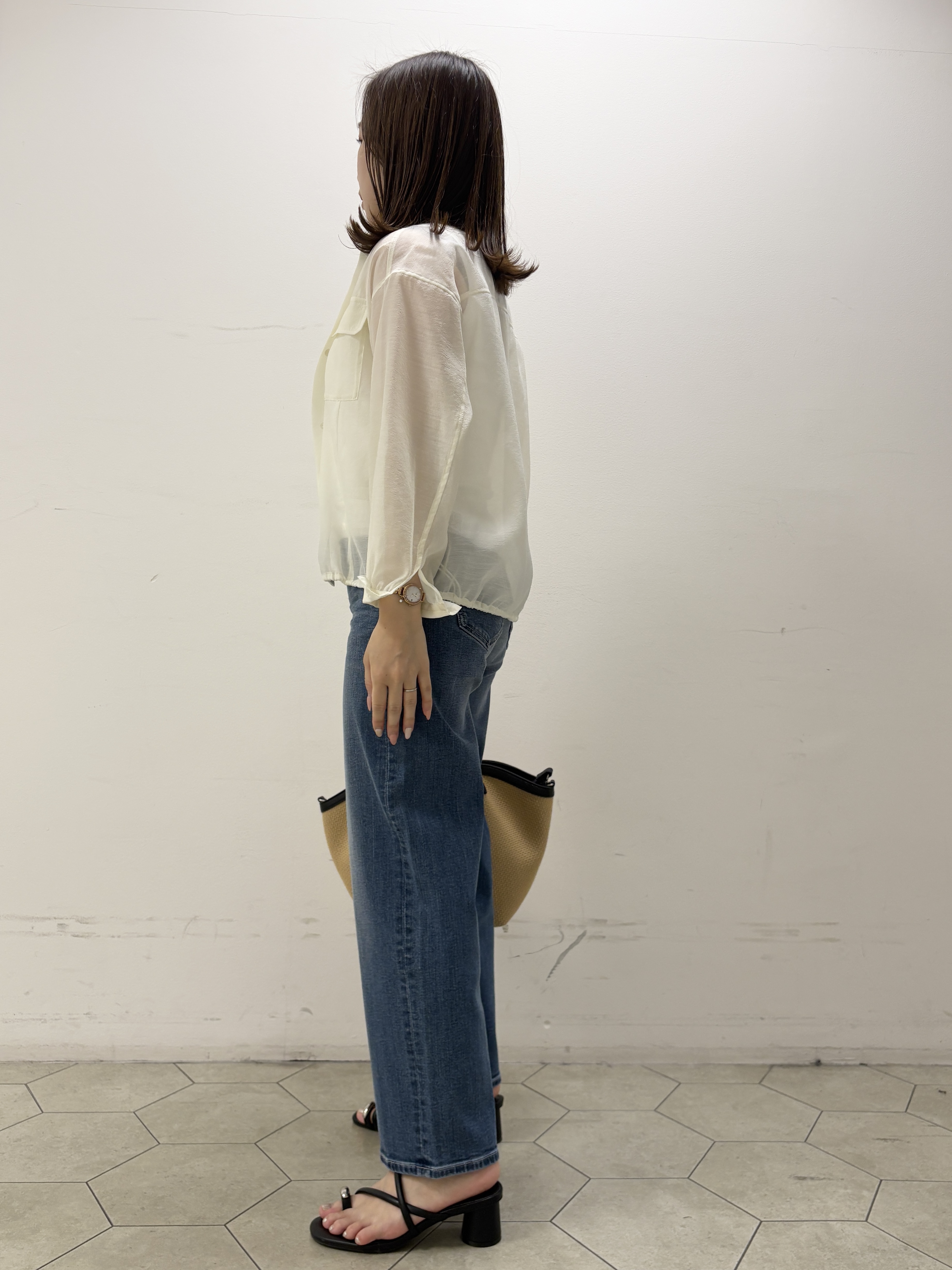 kahoさんの「INDIVI｜【トレンド／2WAY】裾ドロスト付きシアーブラウスブルゾン」を使ったコーディネート
