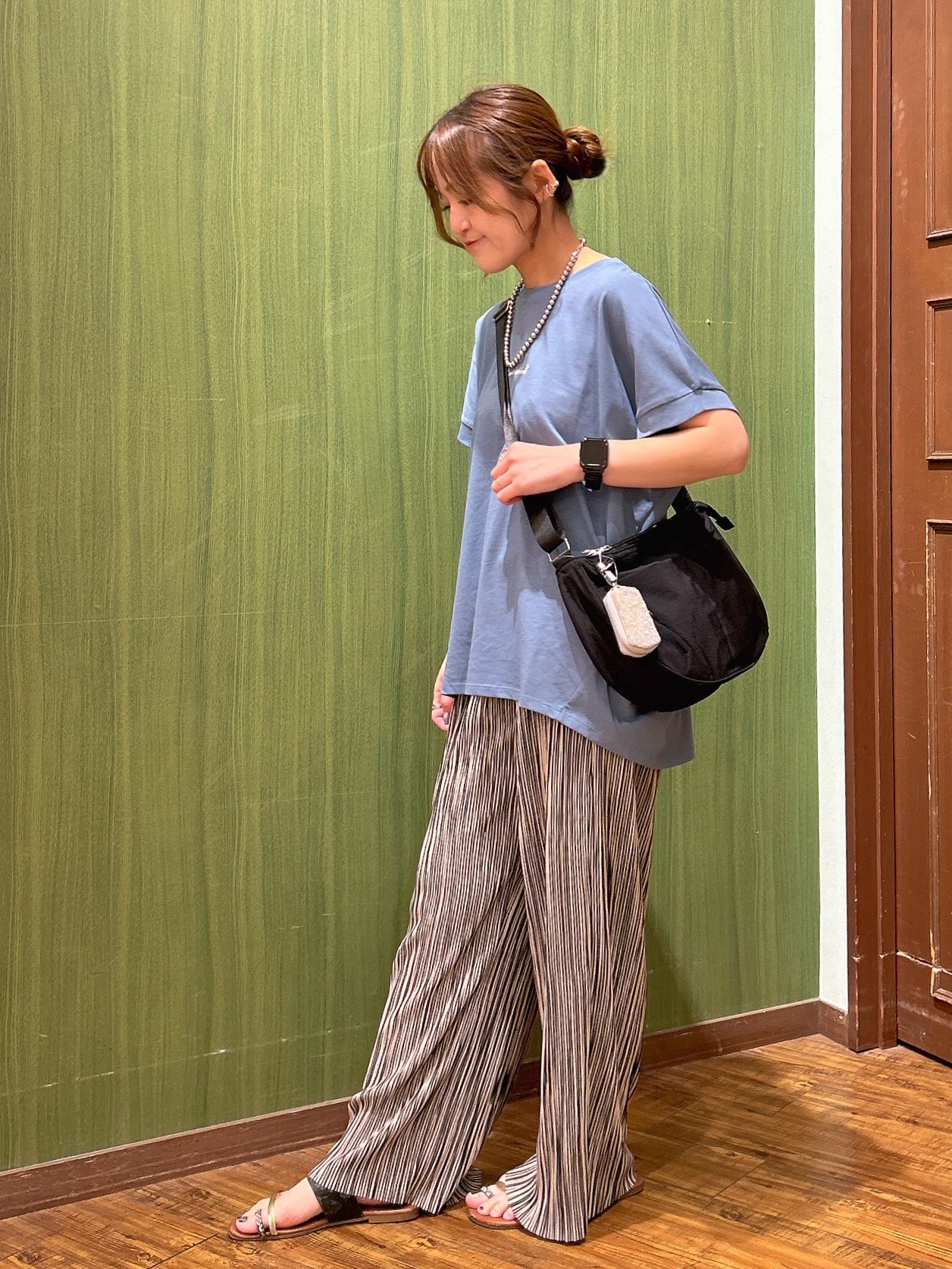 かおりさんの「SHOO･LA･RUE｜【汗じみ防止/S-LL/体型カバー/洗濯機可】汗じみが気になりにくい 大人の刺繍ロゴTシャツ」を使ったコーディネート