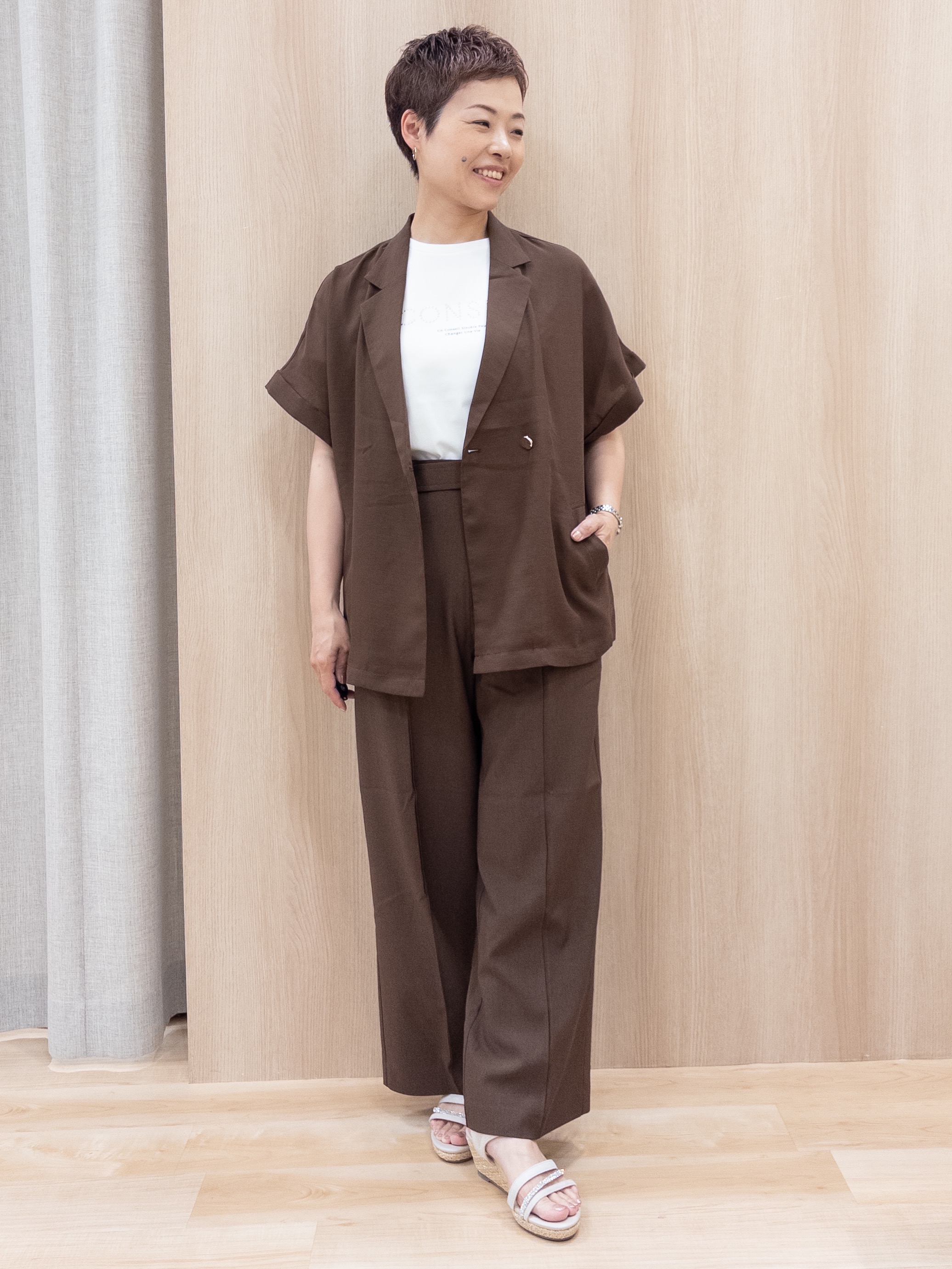 シュウコさんの「grove｜【シリーズ累計36万枚！名品ニット】やわらかドライタッチ ドルマンニット」を使ったコーディネート