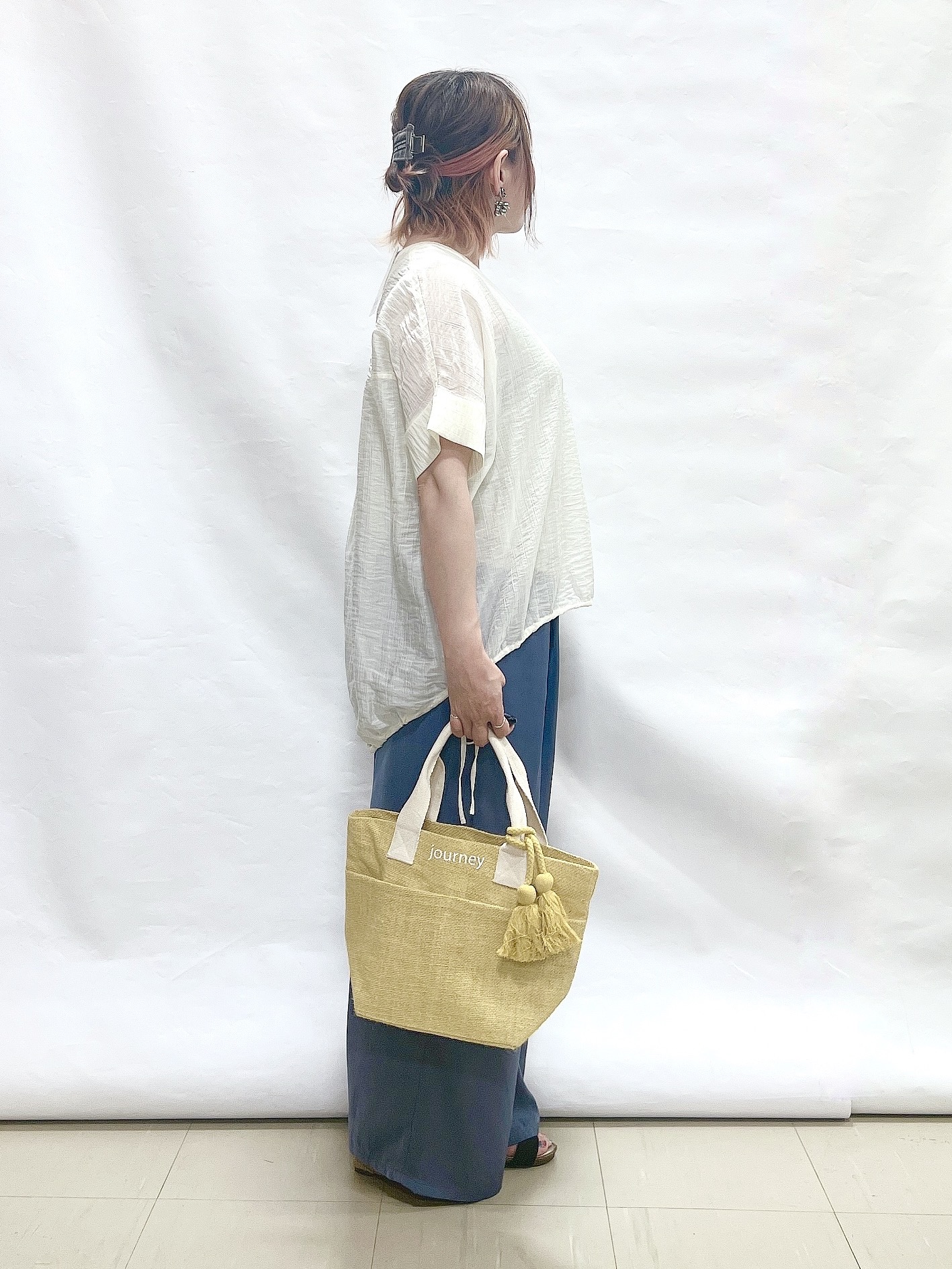 YUIさんの「SHOO･LA･RUE｜【高レビュー/体型カバー】インせず着られる スキッパー裾リボンブラウス」を使ったコーディネート