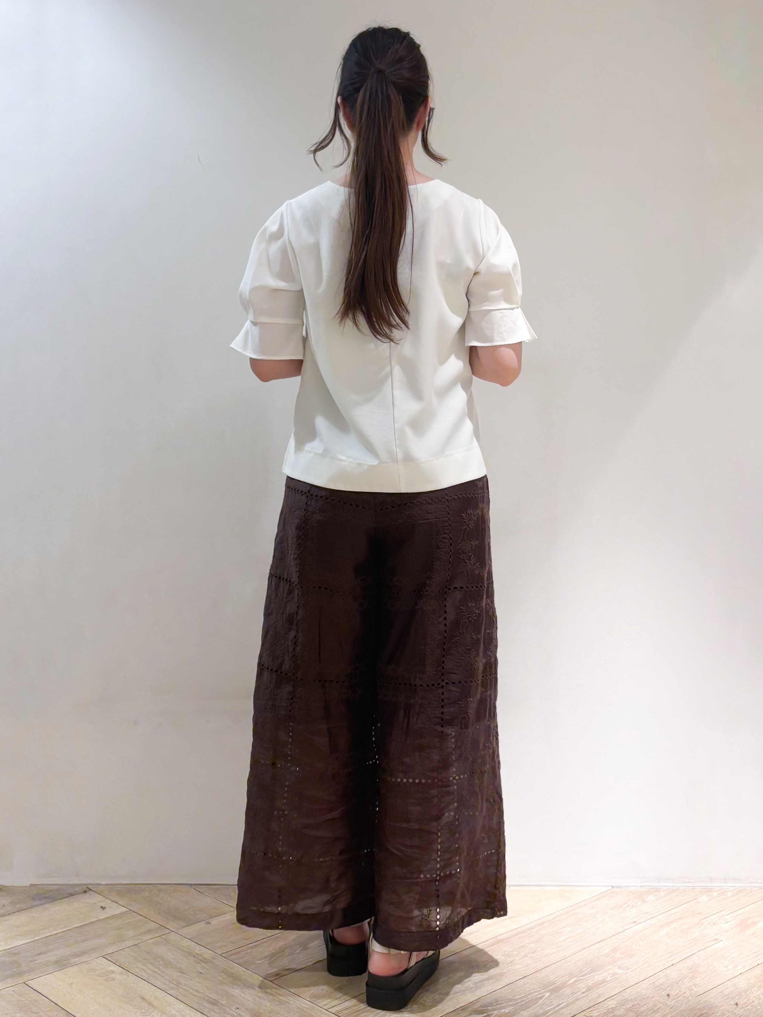 sayaさんの「index｜【接触冷感／吸水速乾】タックパフスリーブブラウス《防シワ／洗濯機OK／XS～3L／8col》」を使ったコーディネート