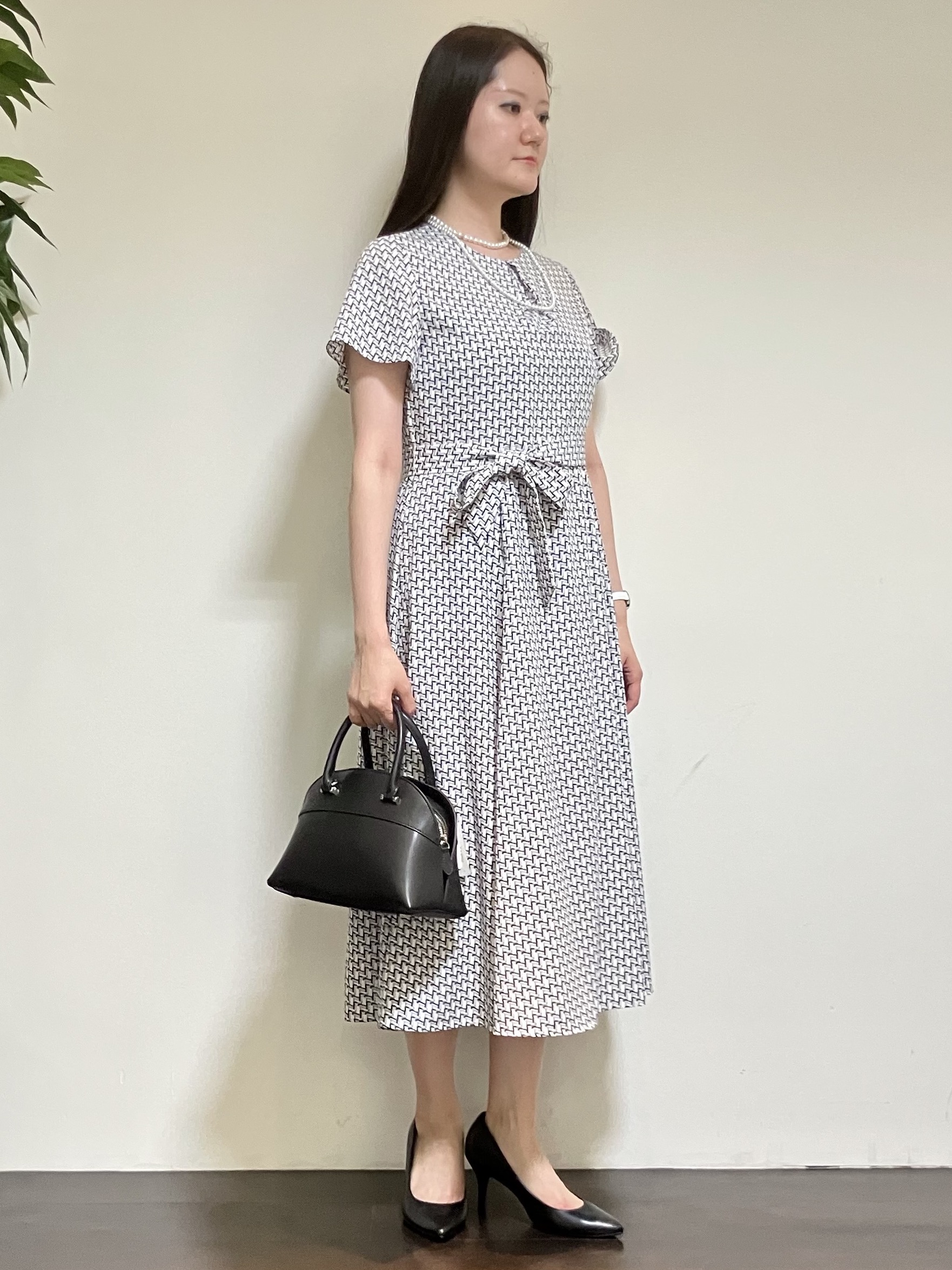 カレンさんの「UNTITLED｜【美シルエット/洗える】ジオメプリントワンピース」を使ったコーディネート