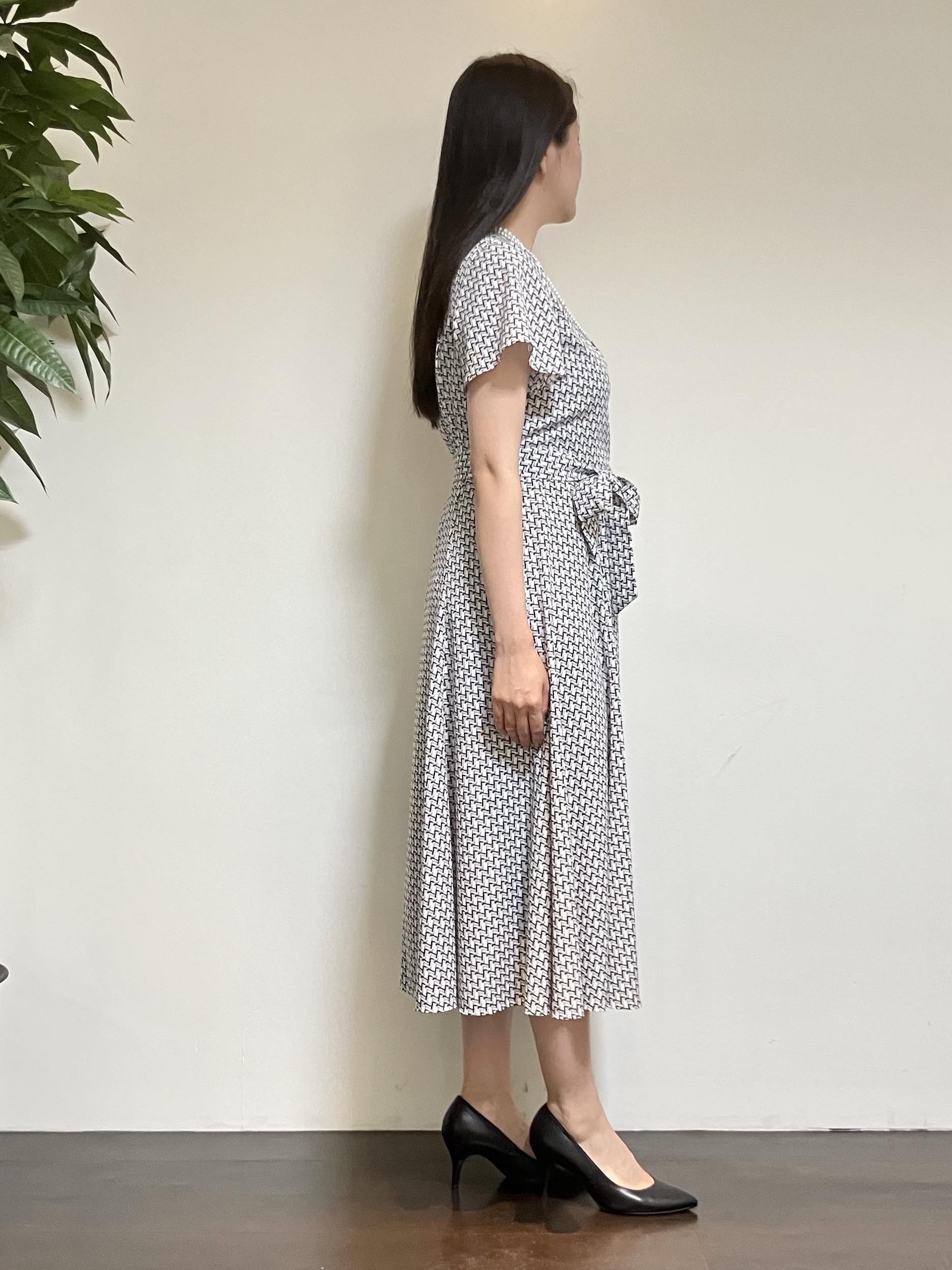カレンさんの「UNTITLED｜【美シルエット/洗える】ジオメプリントワンピース」を使ったコーディネート
