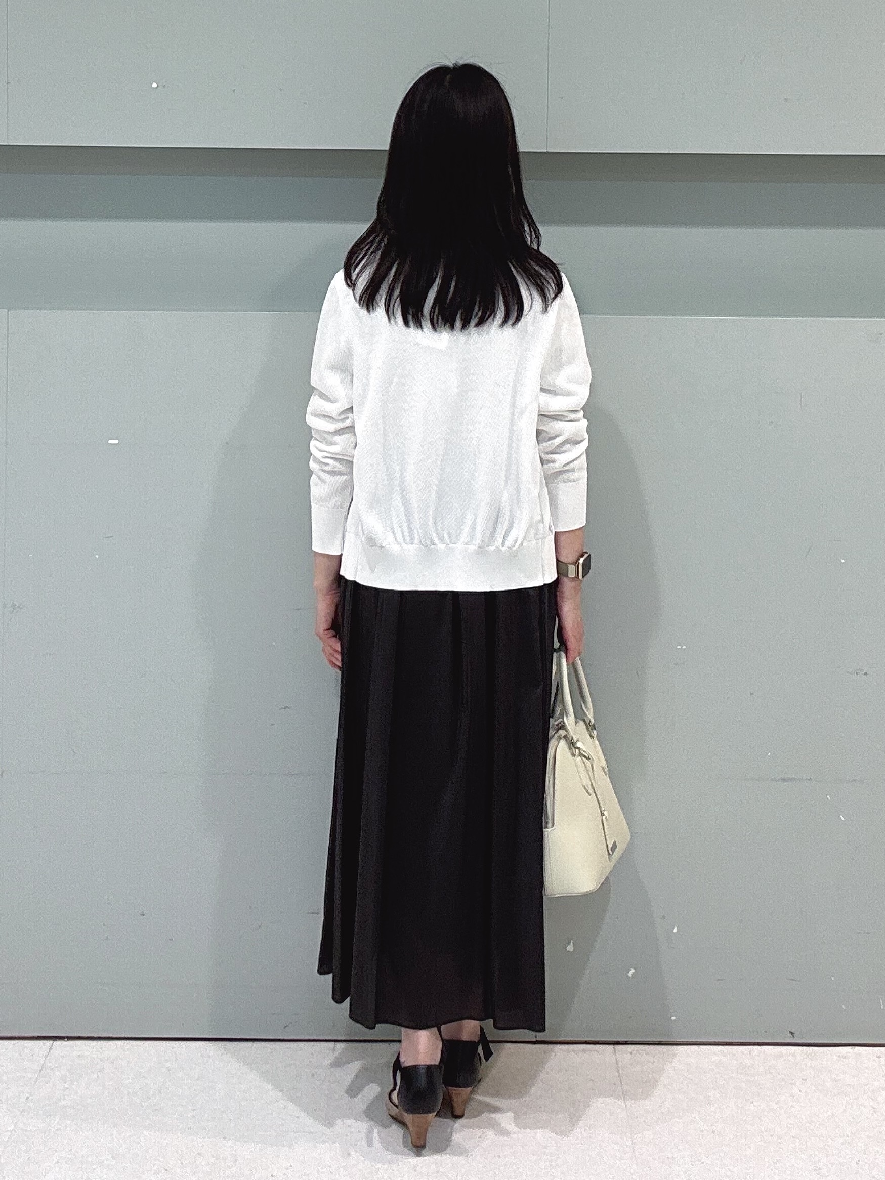 makiさんの「UNTITLED｜◆【アンサンブル可】ラメ混クルーネックカーディガン」を使ったコーディネート