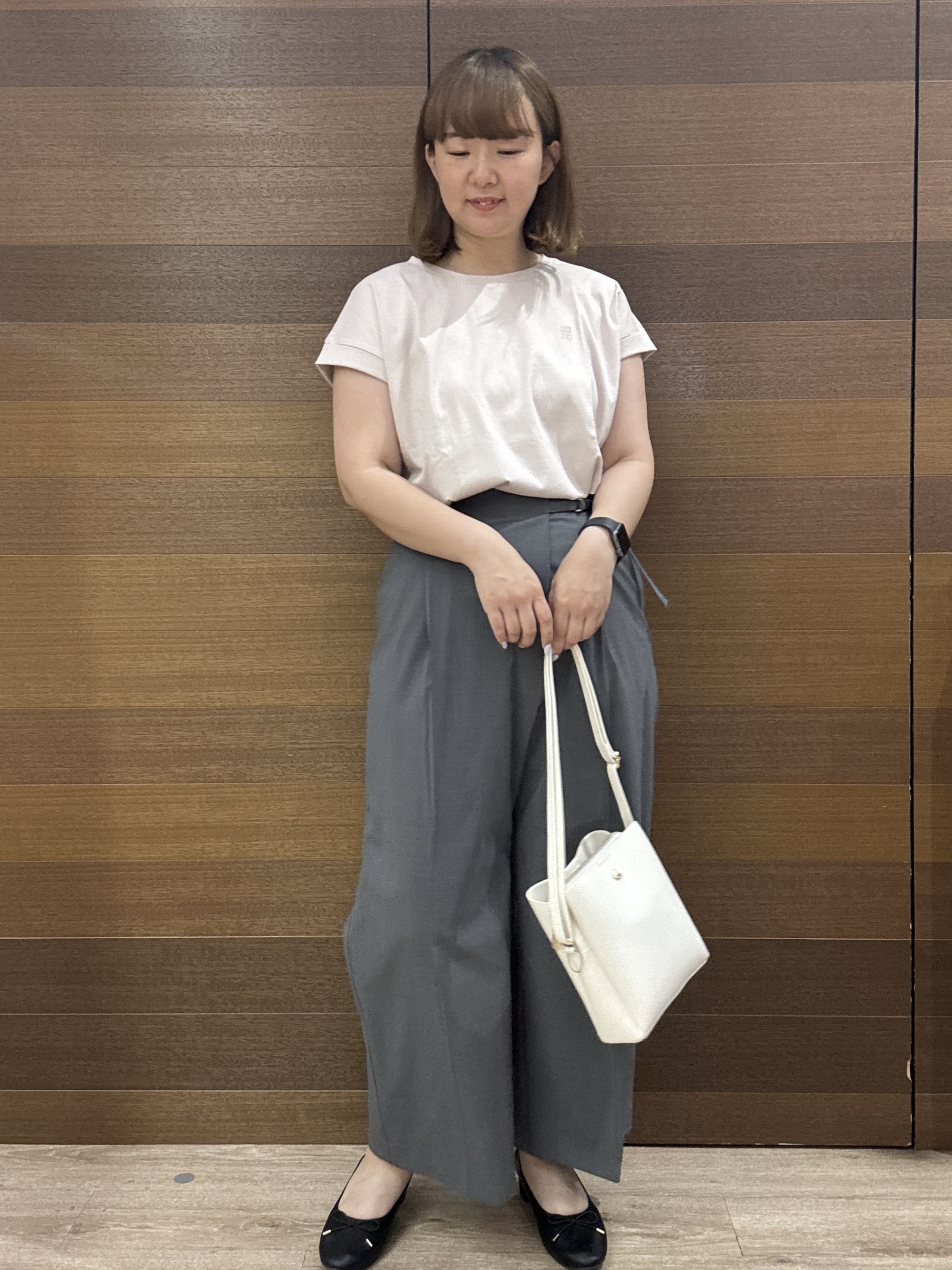 yumeさんの「OPAQUE.CLIP｜【接触冷感／UV】ワンポイント刺繍Tシャツ《7col／XS~3L／洗濯機OK》」を使ったコーディネート