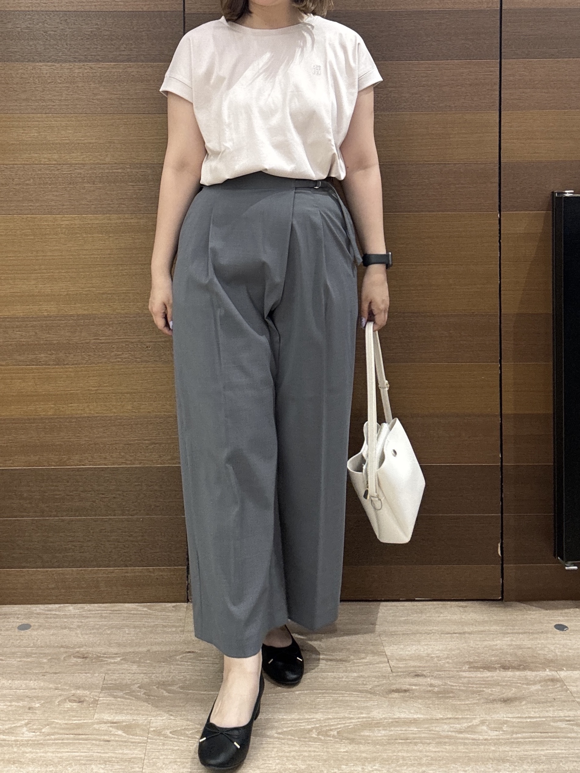 yumeさんの「OPAQUE.CLIP｜【接触冷感／UV】ワンポイント刺繍Tシャツ《7col／XS~3L／洗濯機OK》」を使ったコーディネート