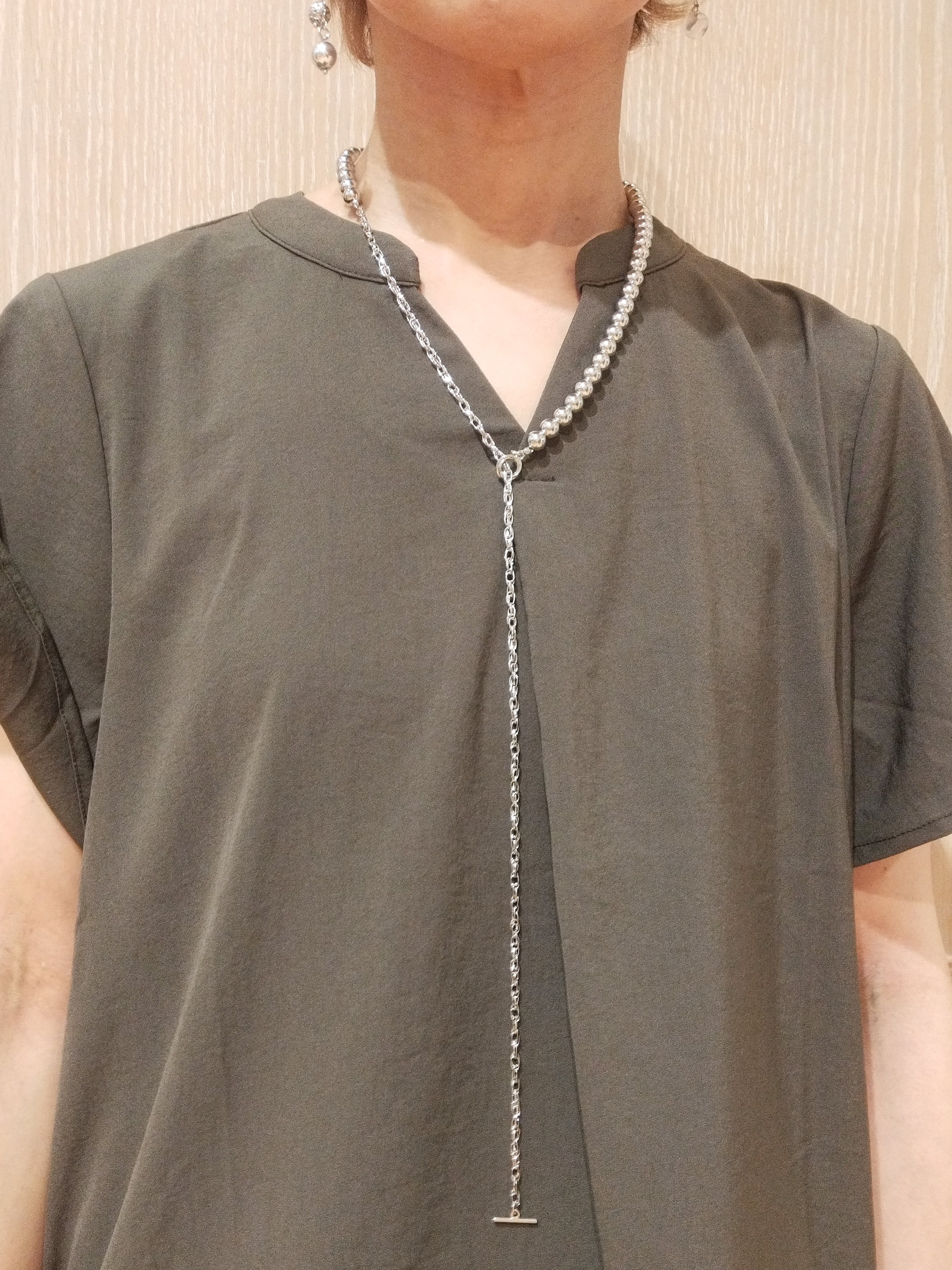 YUKIさんの「SHOO･LA･RUE｜【S-LL/洗濯機可】軽凛(かろりん) 楽に着られて上品 裾レーススキッパーブラウス」を使ったコーディネート