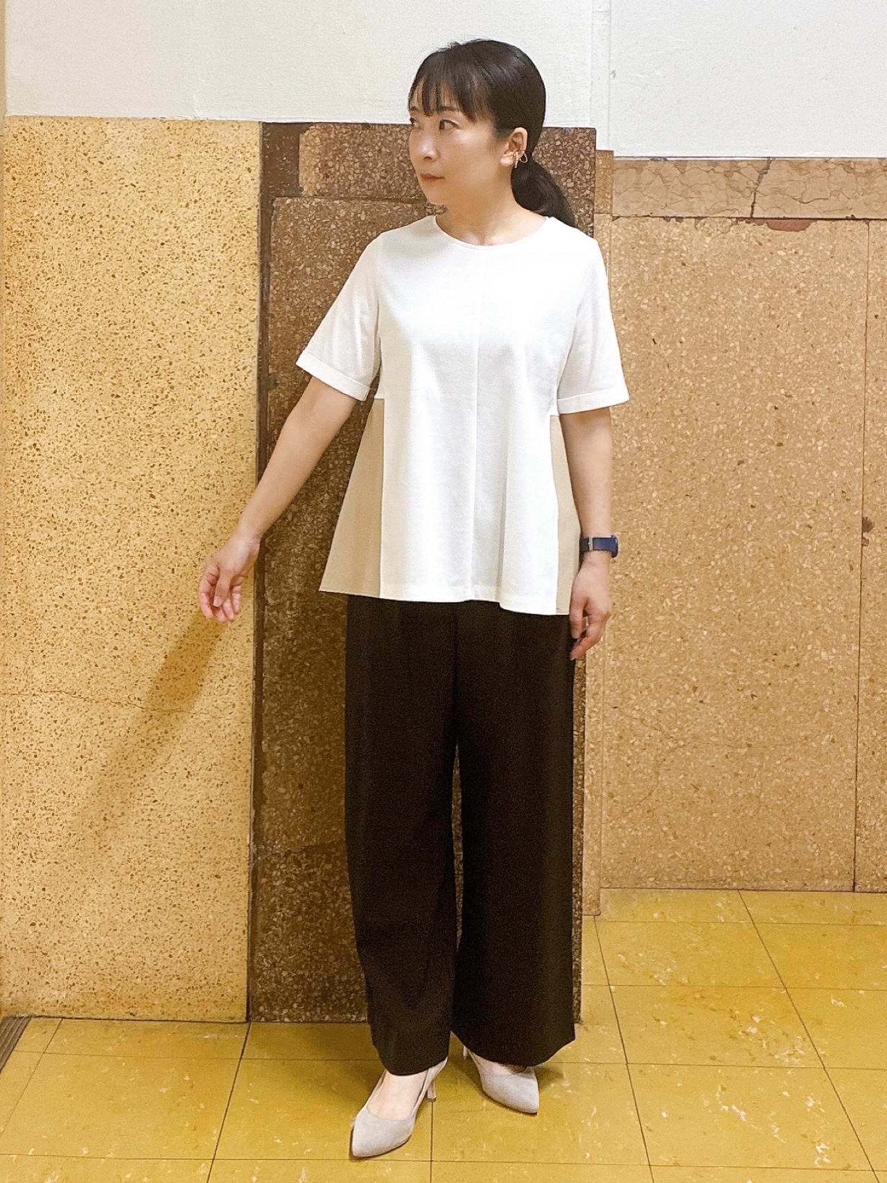 hattoriさんの「INDIVI｜【バックシャン】異素材ドッキングプルオーバー」を使ったコーディネート