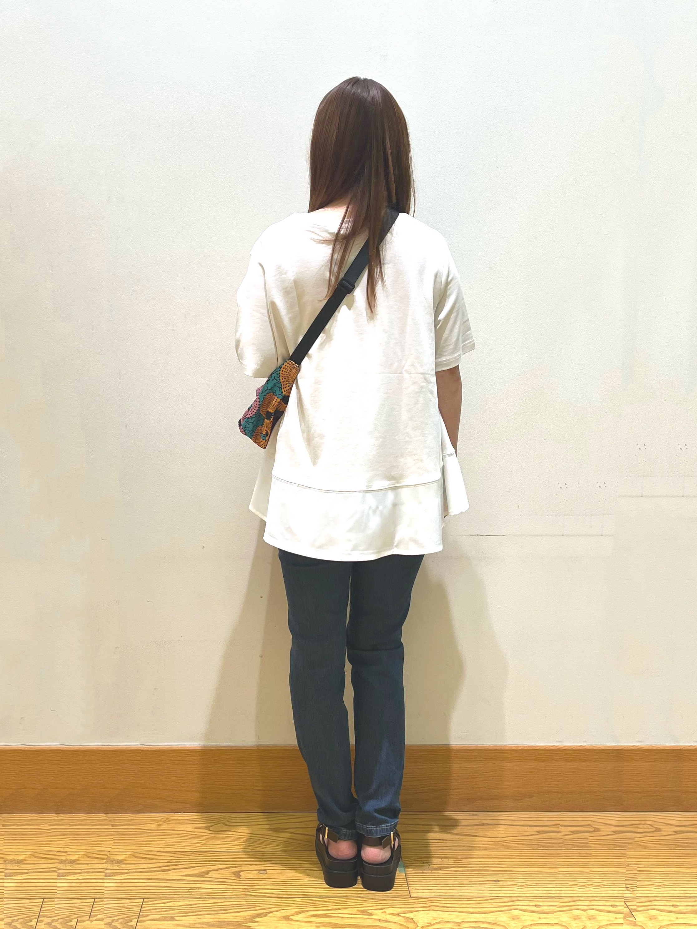 ゆっきーさんの「SHOO･LA･RUE｜【UV/抗菌防臭/洗濯機可】体型カバーも叶う 裾切り替えAライントップス」を使ったコーディネート
