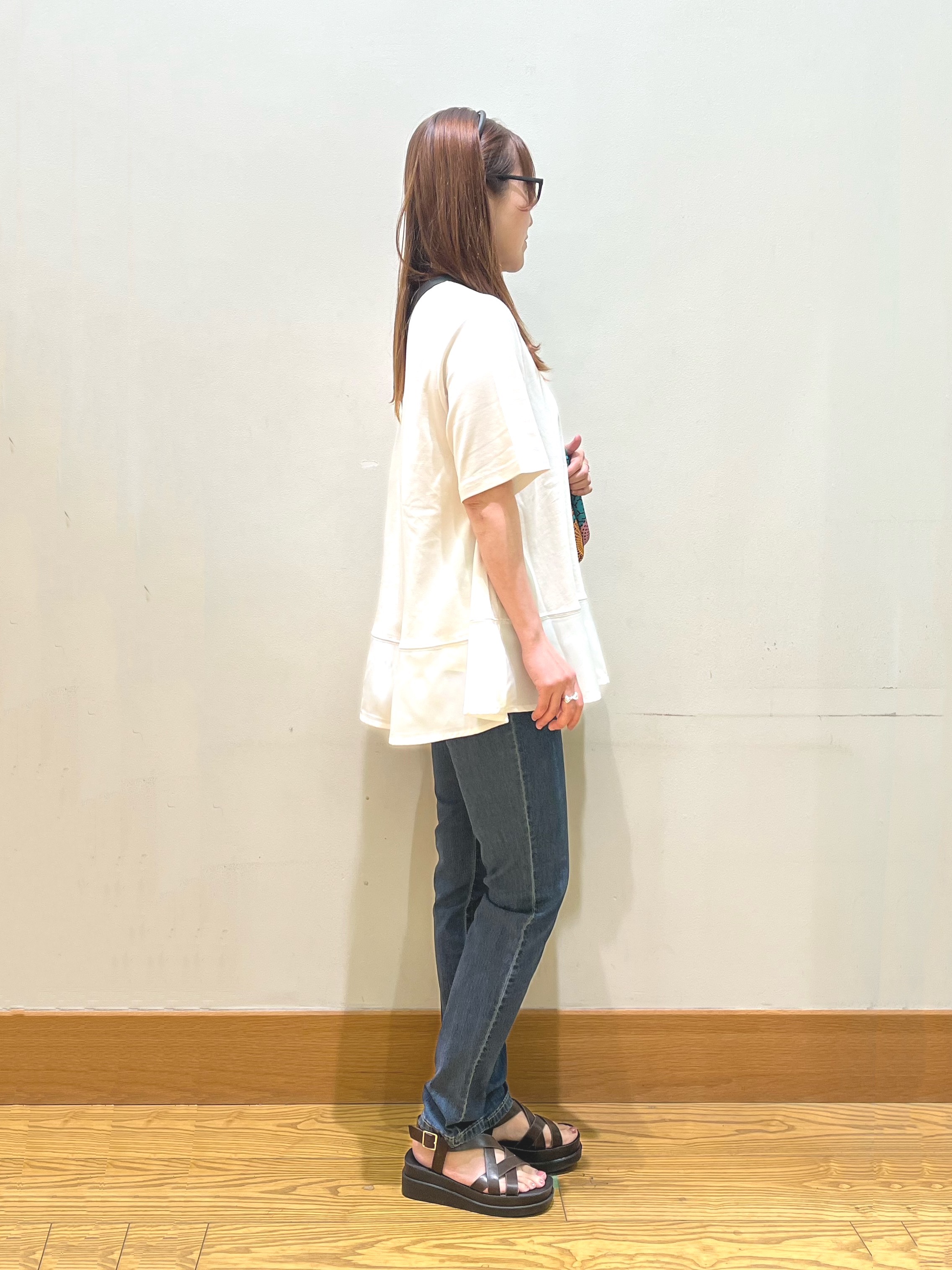 ゆっきーさんの「SHOO･LA･RUE｜【UV/抗菌防臭/洗濯機可】体型カバーも叶う 裾切り替えAライントップス」を使ったコーディネート