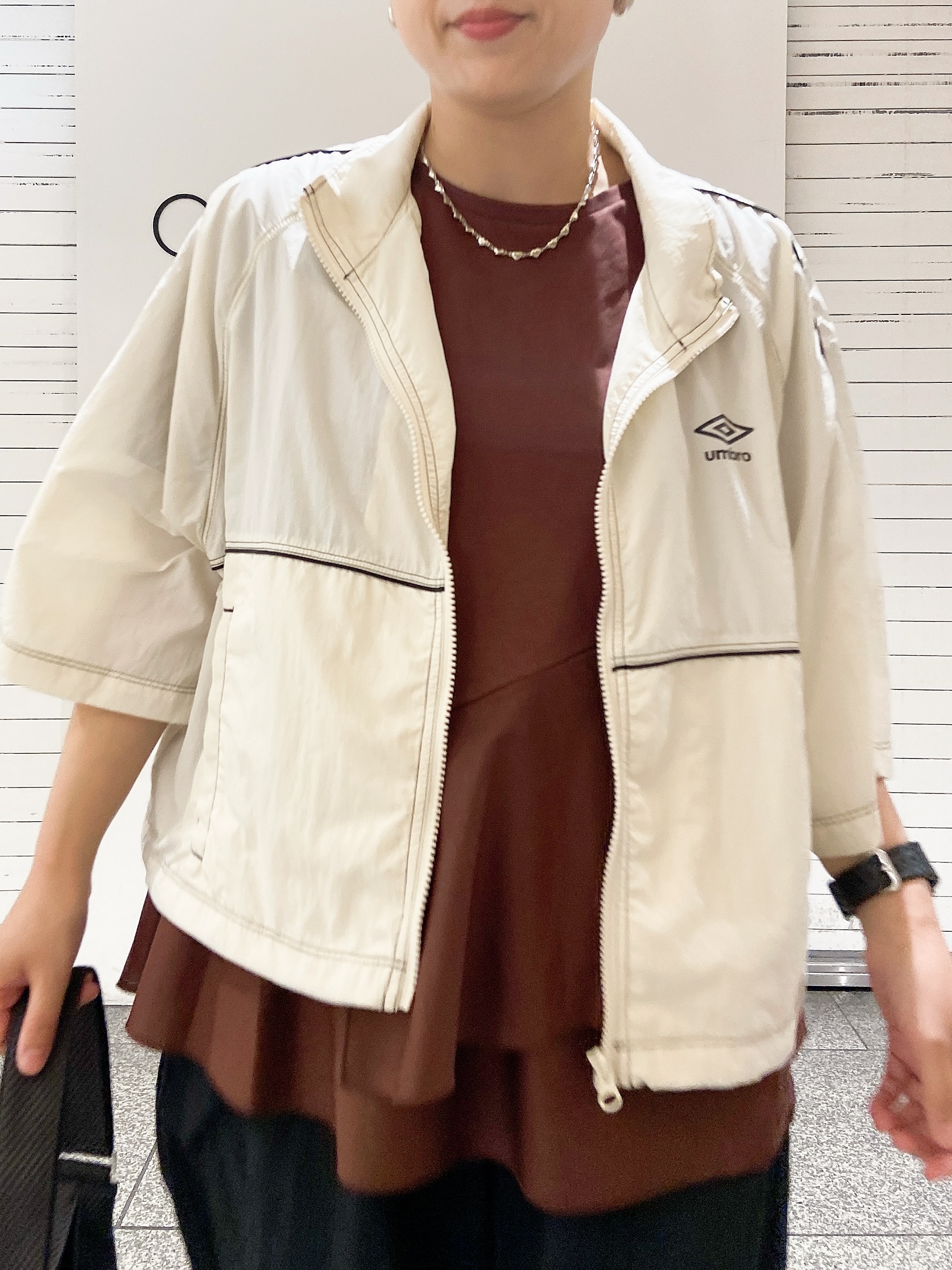 MIHOさんの「OPAQUE.CLIP｜◆【umbro／アンブロ】シアーナイロン5分袖ZIPアップブルゾン」を使ったコーディネート
