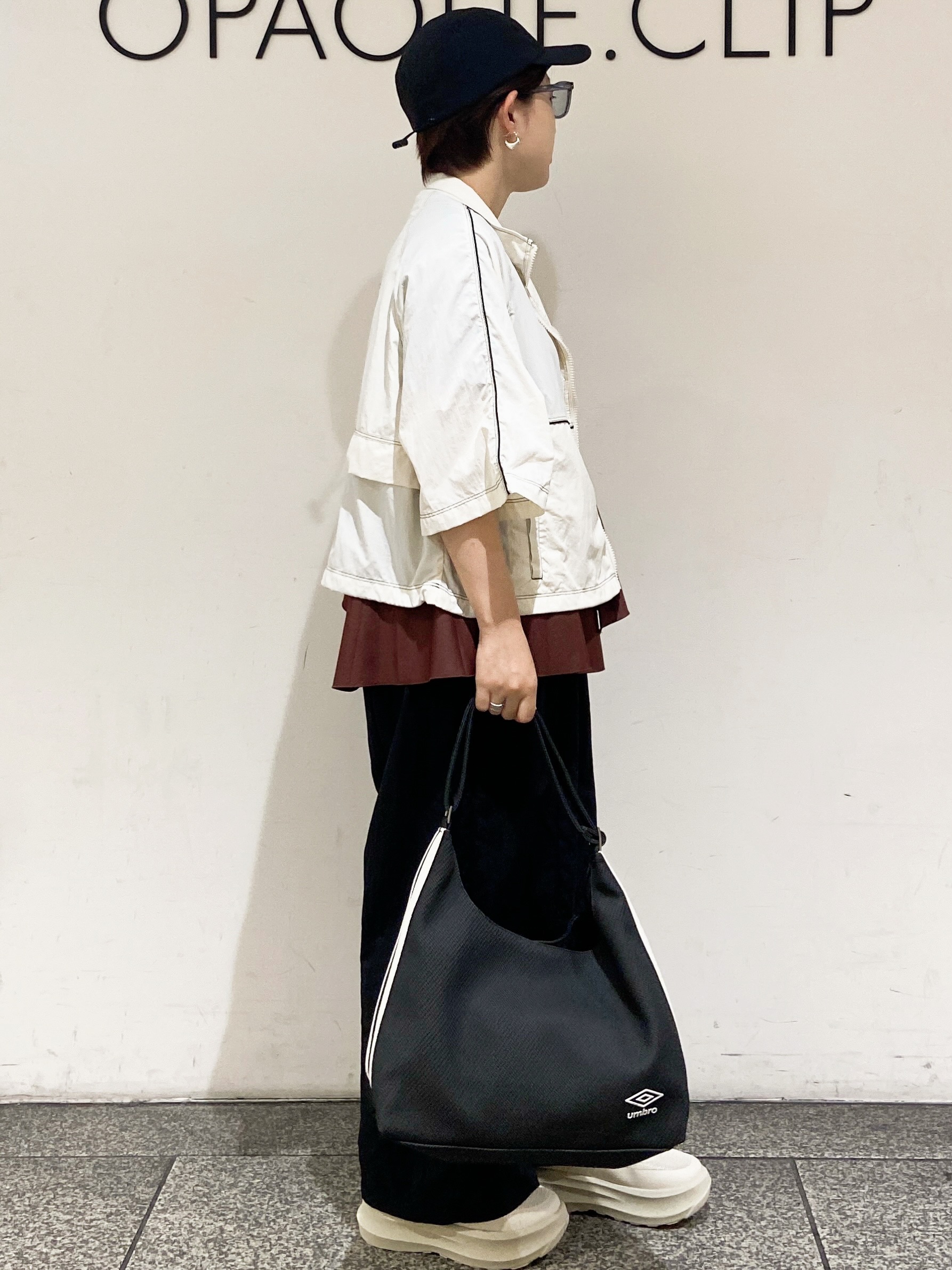 MIHOさんの「OPAQUE.CLIP｜◆【umbro／アンブロ】シアーナイロン5分袖ZIPアップブルゾン」を使ったコーディネート