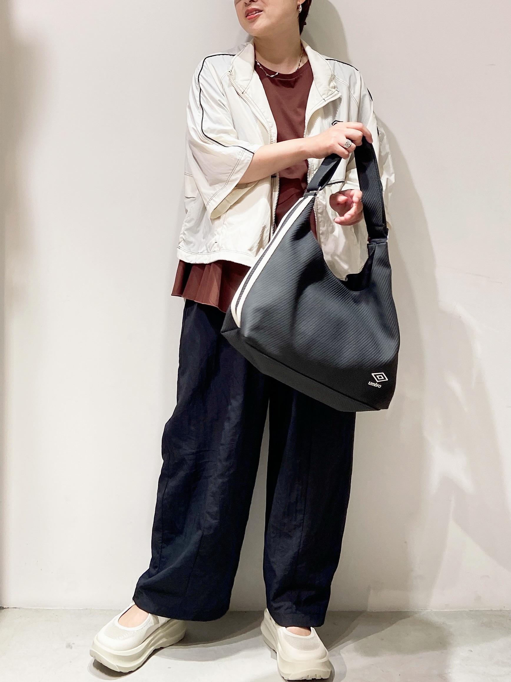 MIHOさんの「OPAQUE.CLIP｜◆【umbro／アンブロ】シアーナイロン5分袖ZIPアップブルゾン」を使ったコーディネート