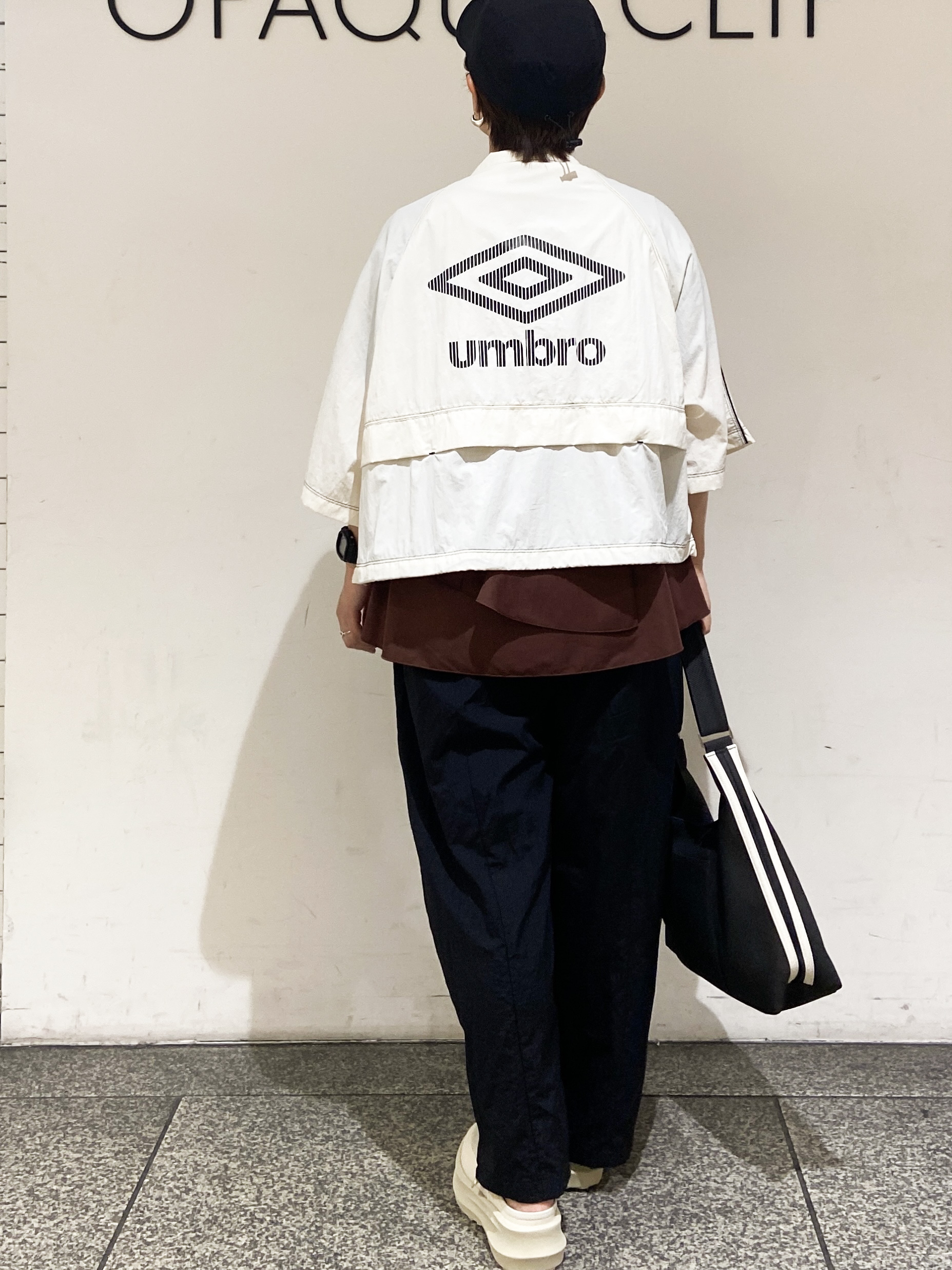MIHOさんの「OPAQUE.CLIP｜◆【umbro／アンブロ】シアーナイロン5分袖ZIPアップブルゾン」を使ったコーディネート