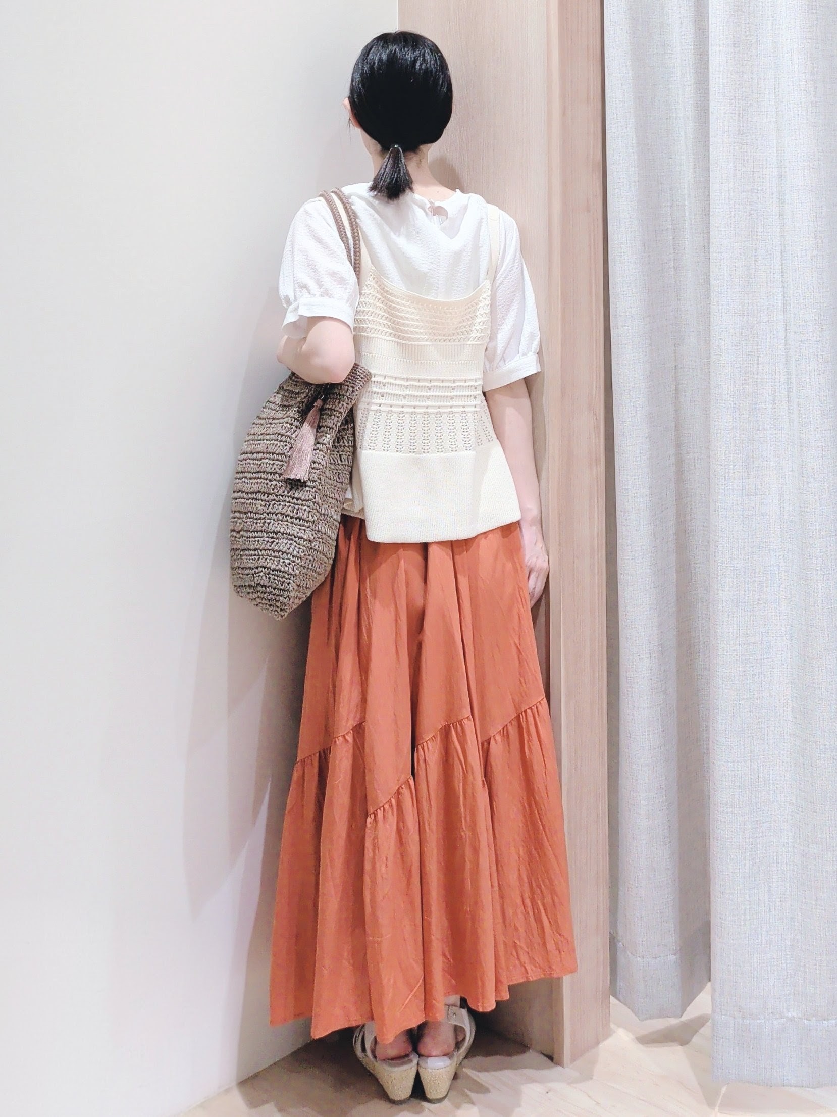 Yuiさんの「grove｜【2点SET】着るだけで完成、透かし編みニットビスチェ&times;ブラウス」を使ったコーディネート