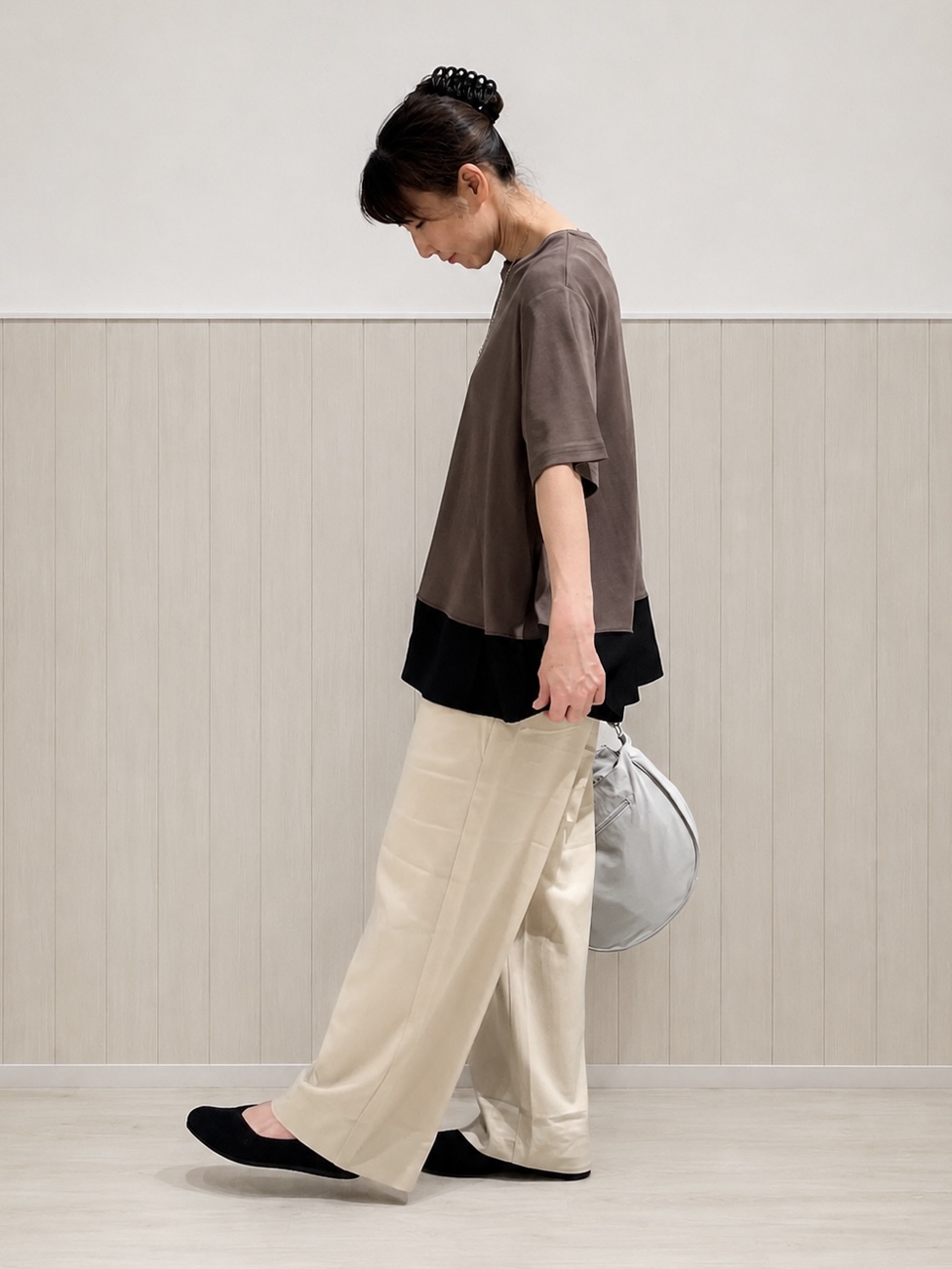 まつみさんの「SHOO･LA･RUE｜【UV/抗菌防臭/洗濯機可】体型カバーも叶う 裾切り替えAライントップス」を使ったコーディネート