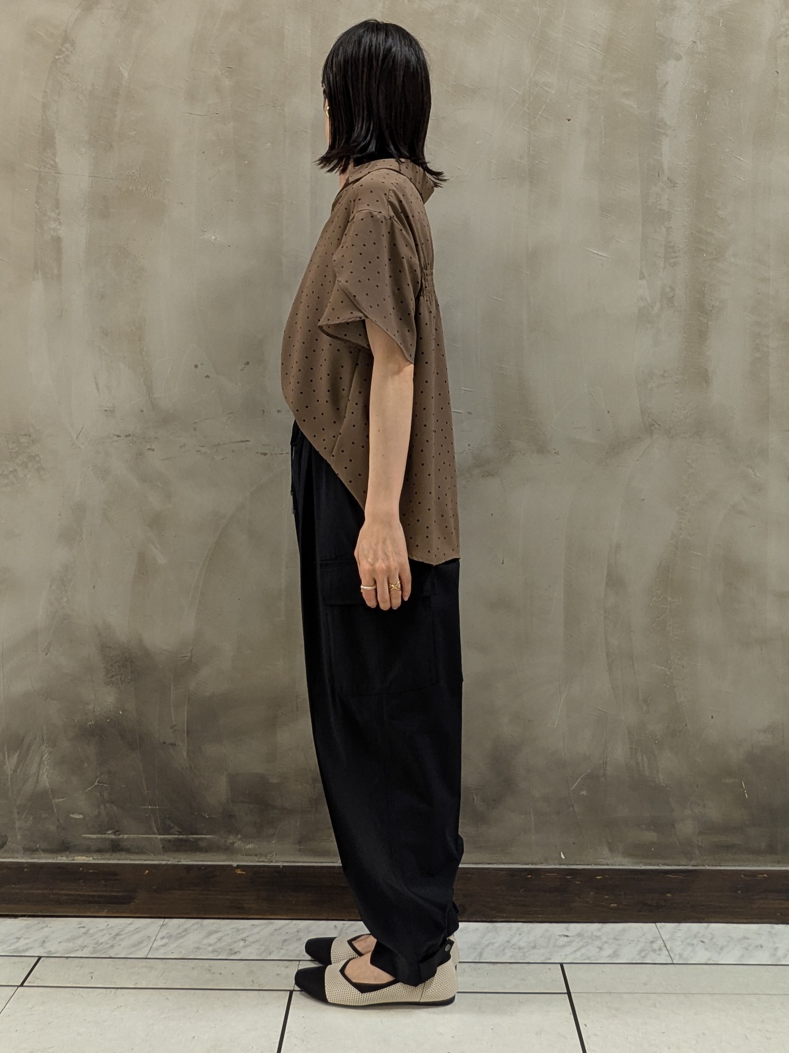shioさんの「grove｜【洗濯機◎】さらっと着映える、バックデザインブラウス」を使ったコーディネート