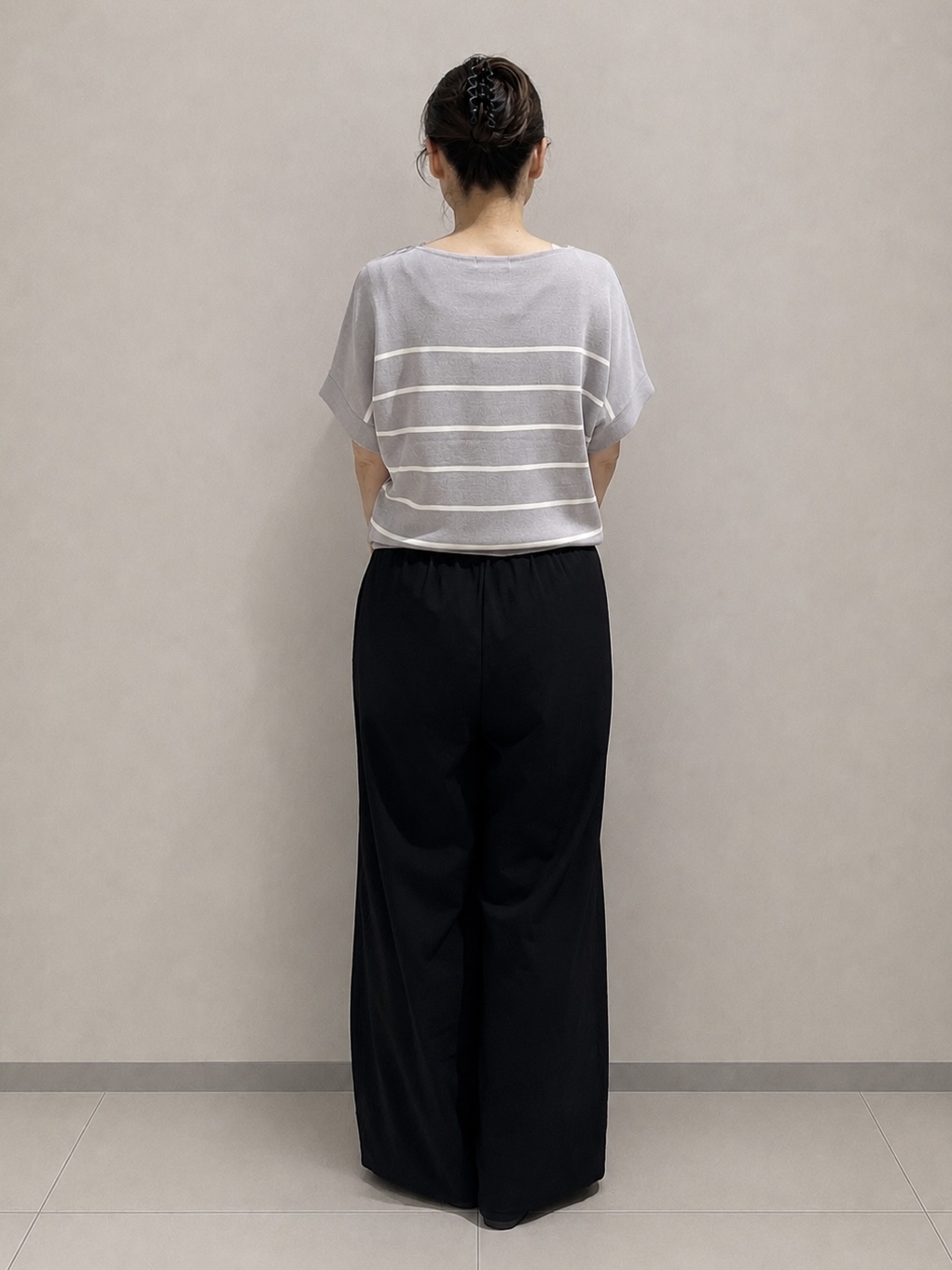 まつみさんの「SHOO･LA･RUE｜【毎日洗える/UV】二の腕隠れる さらっとドルマン半袖ニット」を使ったコーディネート