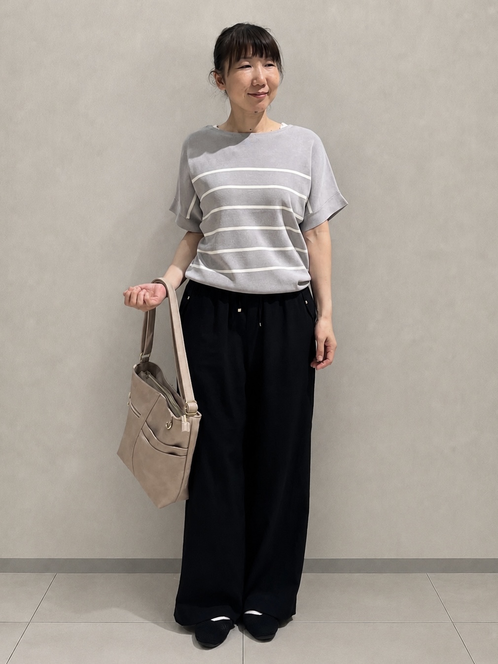 まつみさんの「SHOO･LA･RUE｜【毎日洗える/UV】二の腕隠れる さらっとドルマン半袖ニット」を使ったコーディネート