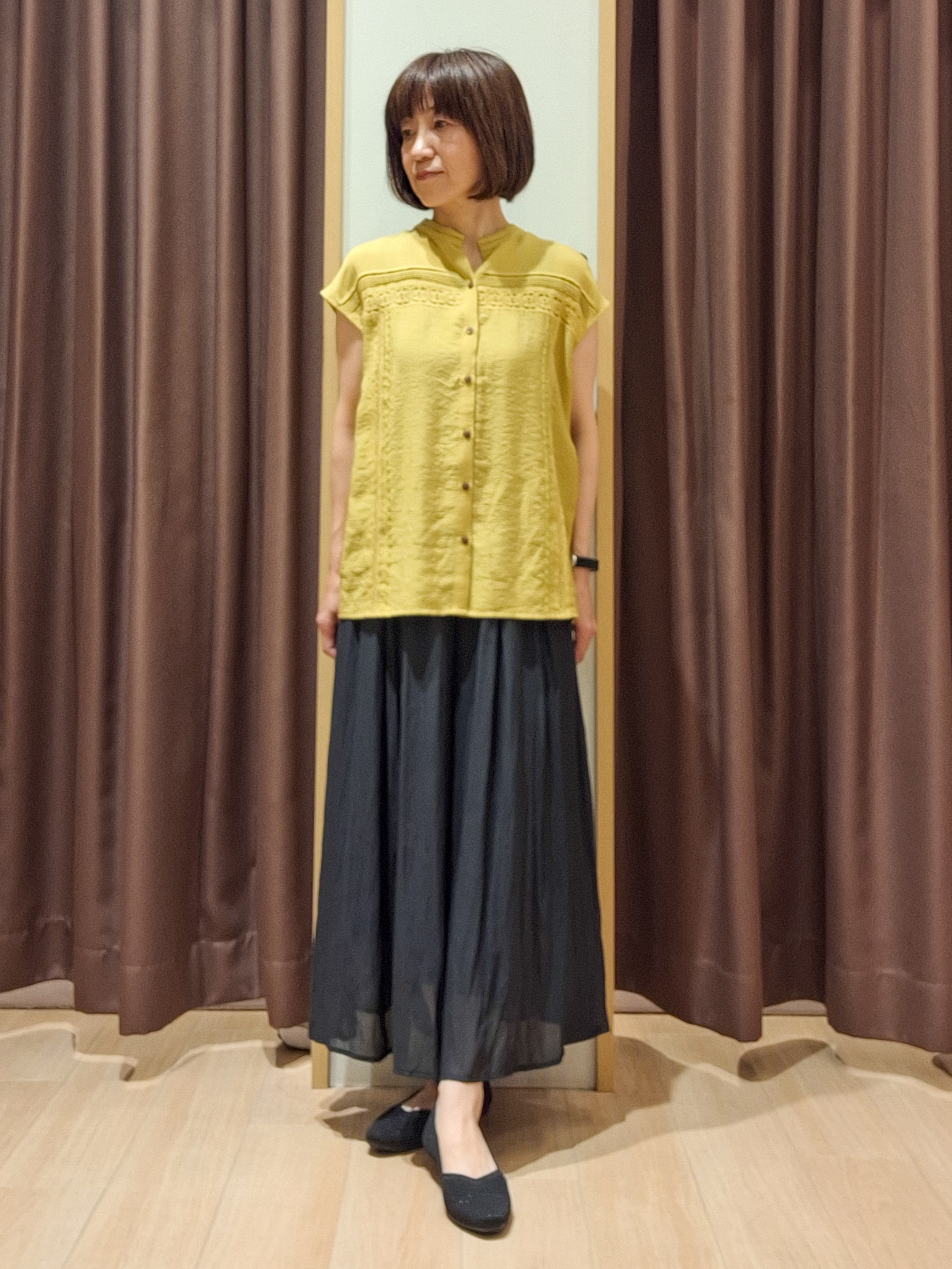 ウタさんの「grove｜【洗える・ON/OFF使える】繊細レースが引き立つ、フレンチ袖ブラウス」を使ったコーディネート