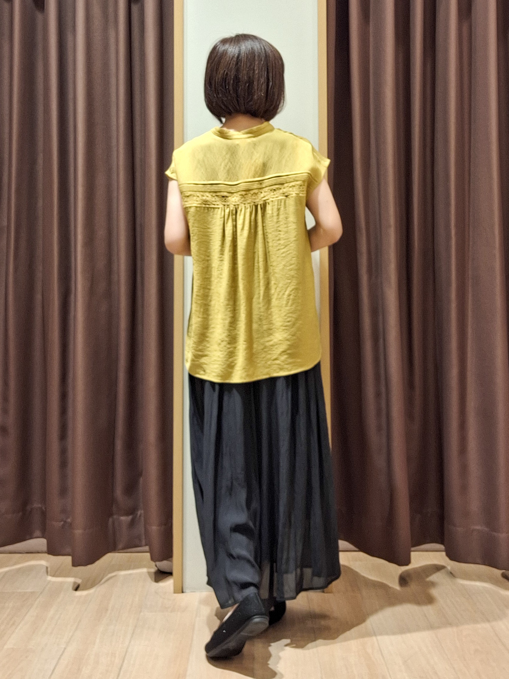 ウタさんの「grove｜【洗える・ON/OFF使える】繊細レースが引き立つ、フレンチ袖ブラウス」を使ったコーディネート