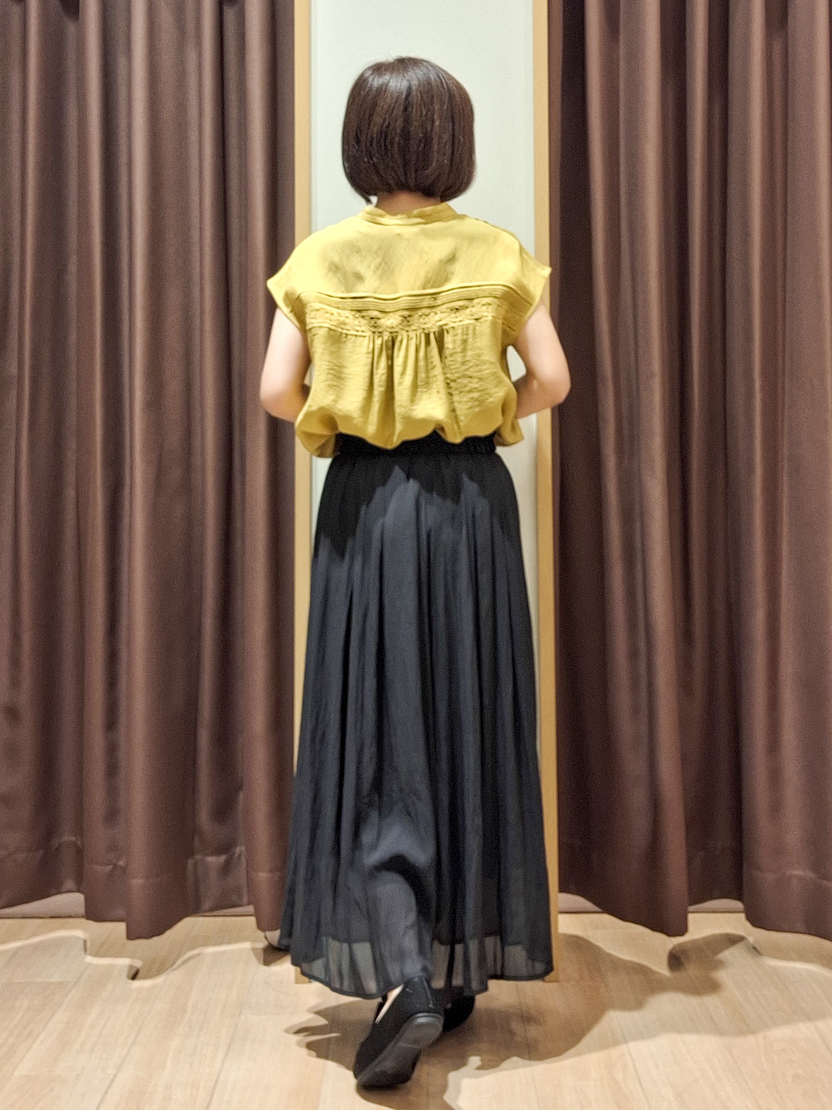 ウタさんの「grove｜【洗える・ON/OFF使える】繊細レースが引き立つ、フレンチ袖ブラウス」を使ったコーディネート