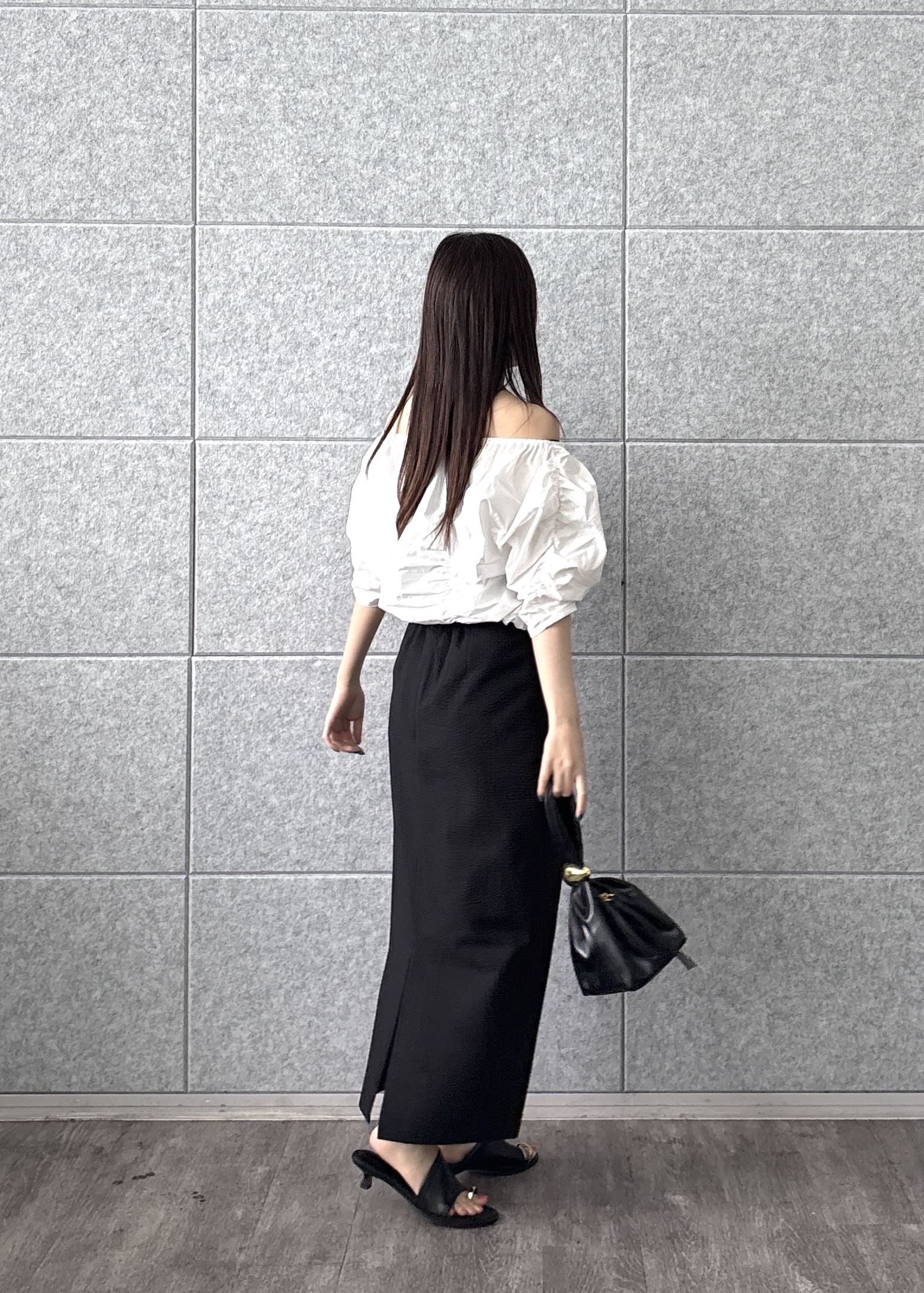 Renoさんの「INDIVI｜シャーリングオフショルブラウス」を使ったコーディネート