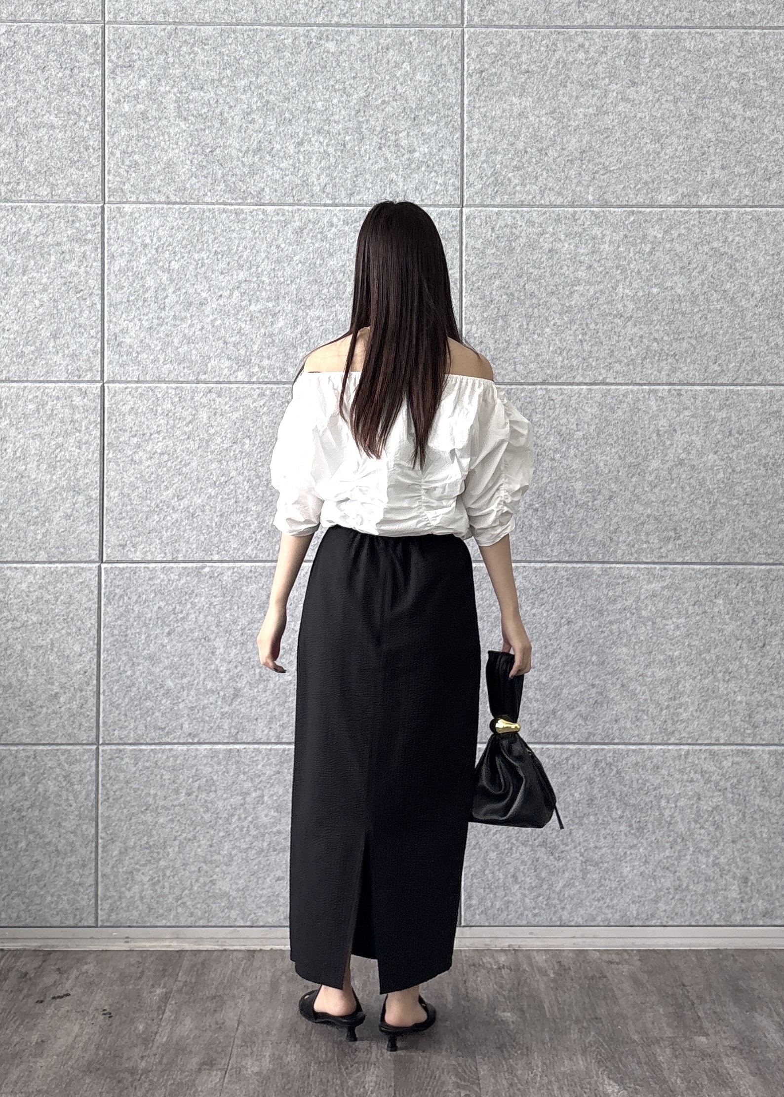 Renoさんの「INDIVI｜シャーリングオフショルブラウス」を使ったコーディネート