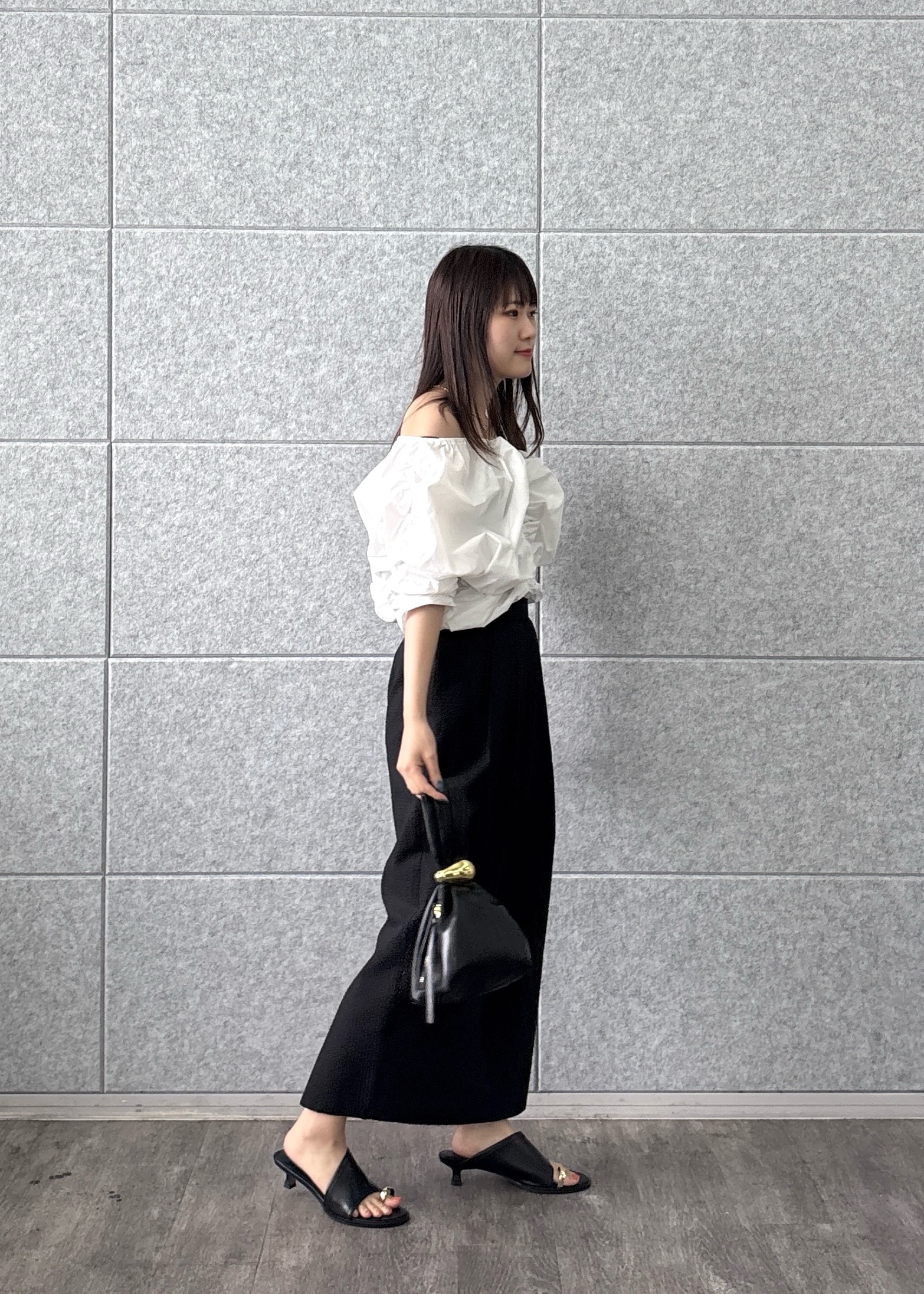Renoさんの「INDIVI｜シャーリングオフショルブラウス」を使ったコーディネート