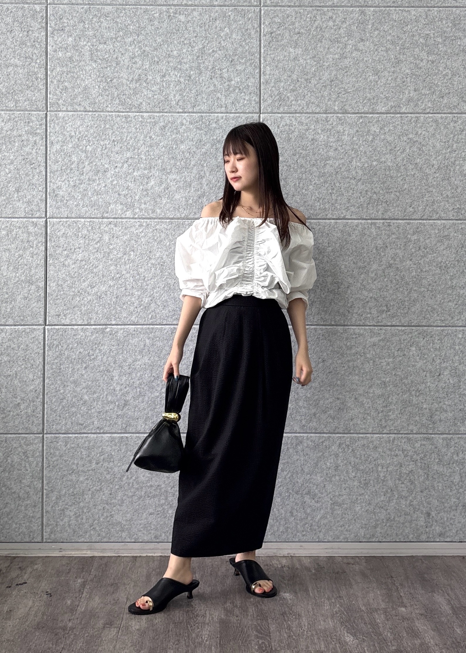 Renoさんの「INDIVI｜シャーリングオフショルブラウス」を使ったコーディネート