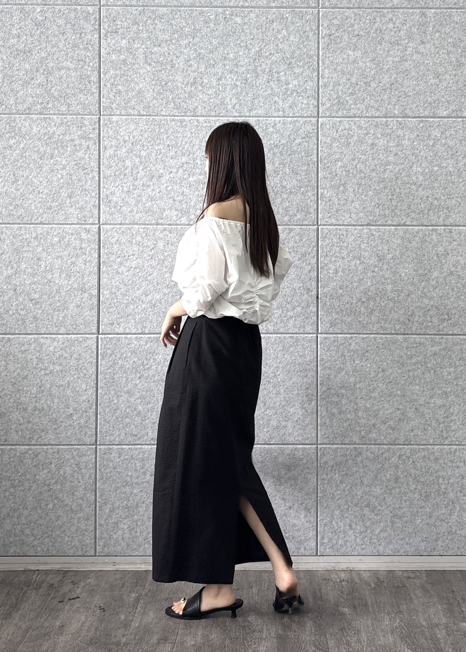 Renoさんの「INDIVI｜シャーリングオフショルブラウス」を使ったコーディネート