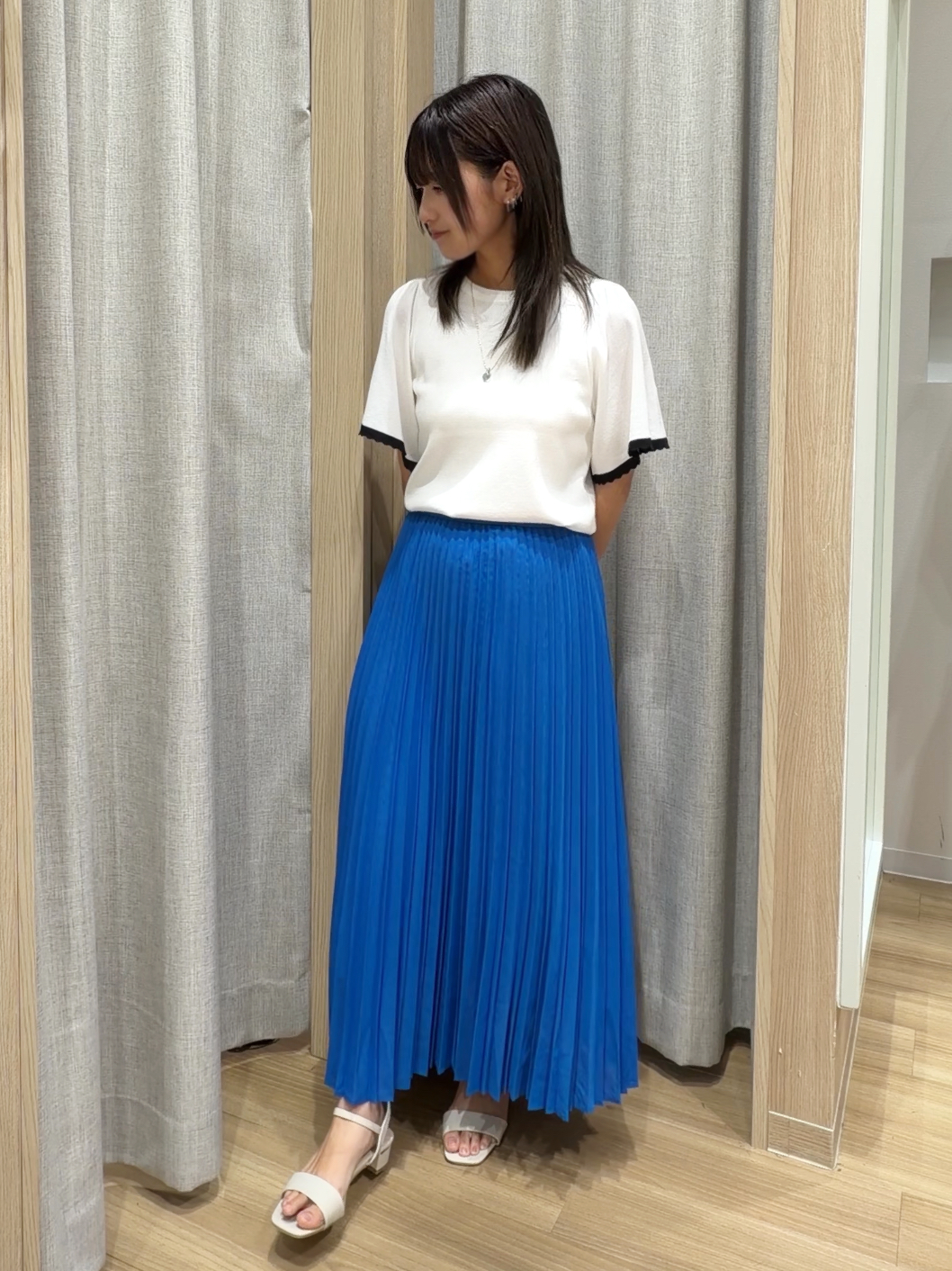 Fumikaさんの「grove｜高評価！【シリーズ累計36万枚！名品ニット】やわらかドライタッチ スカラップスリーブニット」を使ったコーディネート