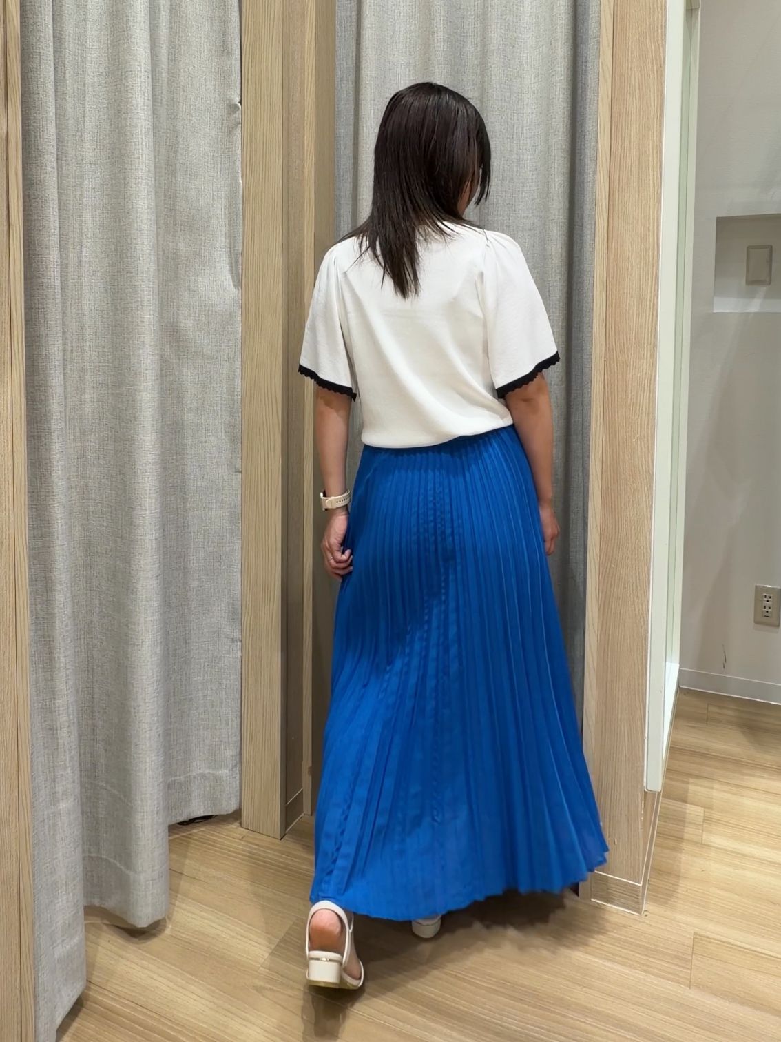 Fumikaさんの「grove｜高評価！【シリーズ累計36万枚！名品ニット】やわらかドライタッチ スカラップスリーブニット」を使ったコーディネート
