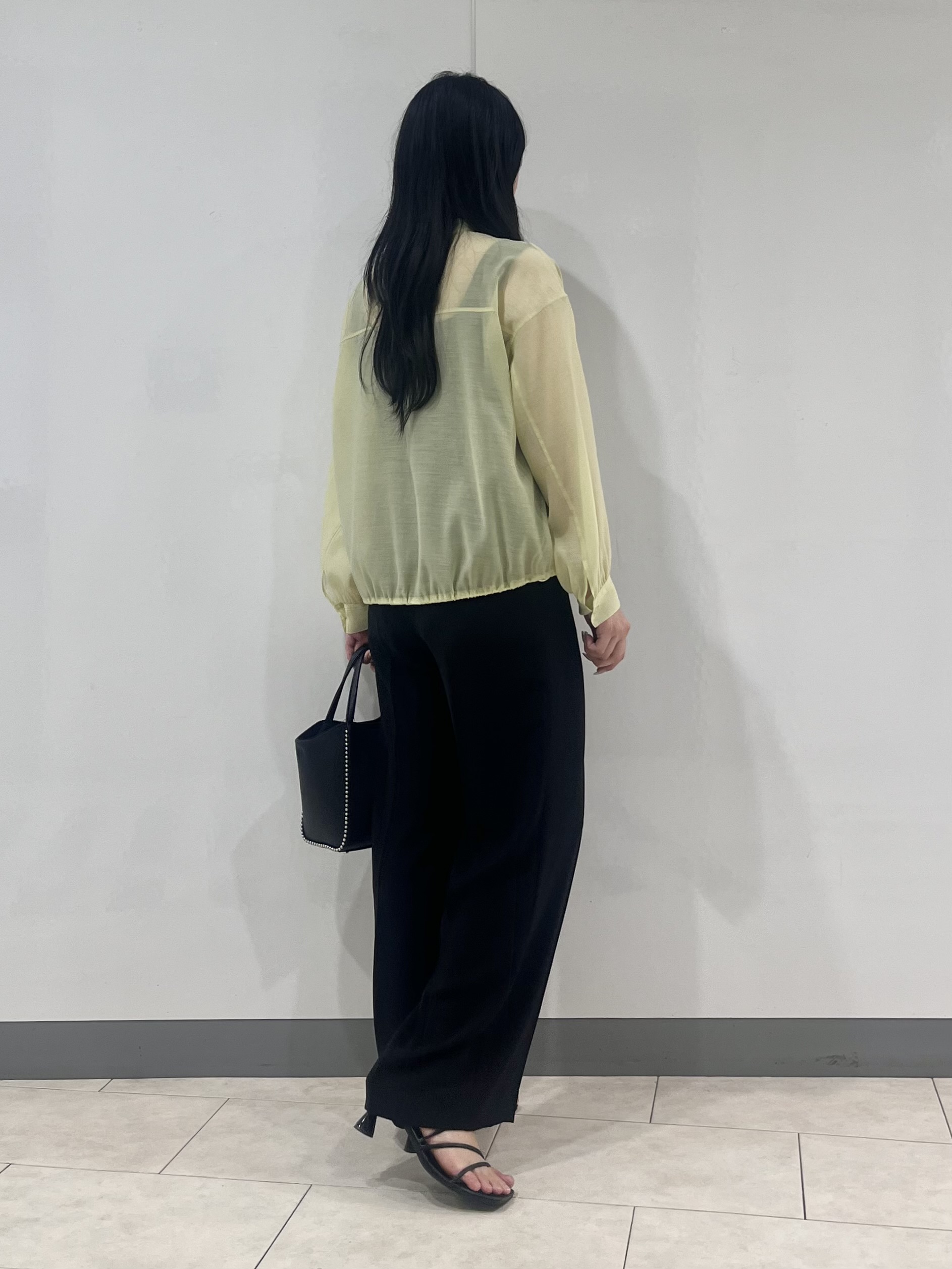hasuさんの「INDIVI｜【トレンド／2WAY】裾ドロスト付きシアーブラウスブルゾン」を使ったコーディネート