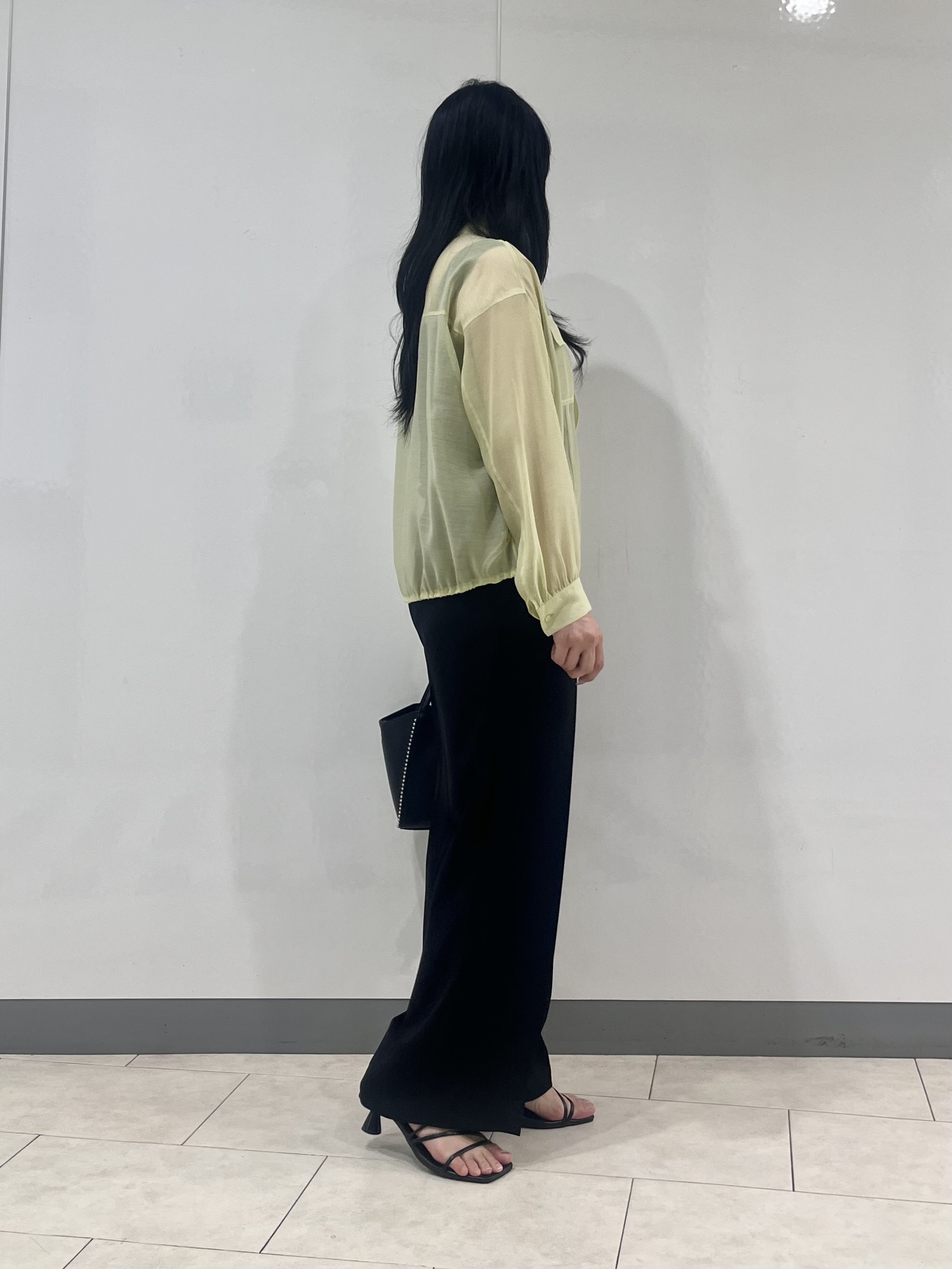 hasuさんの「INDIVI｜【トレンド／2WAY】裾ドロスト付きシアーブラウスブルゾン」を使ったコーディネート