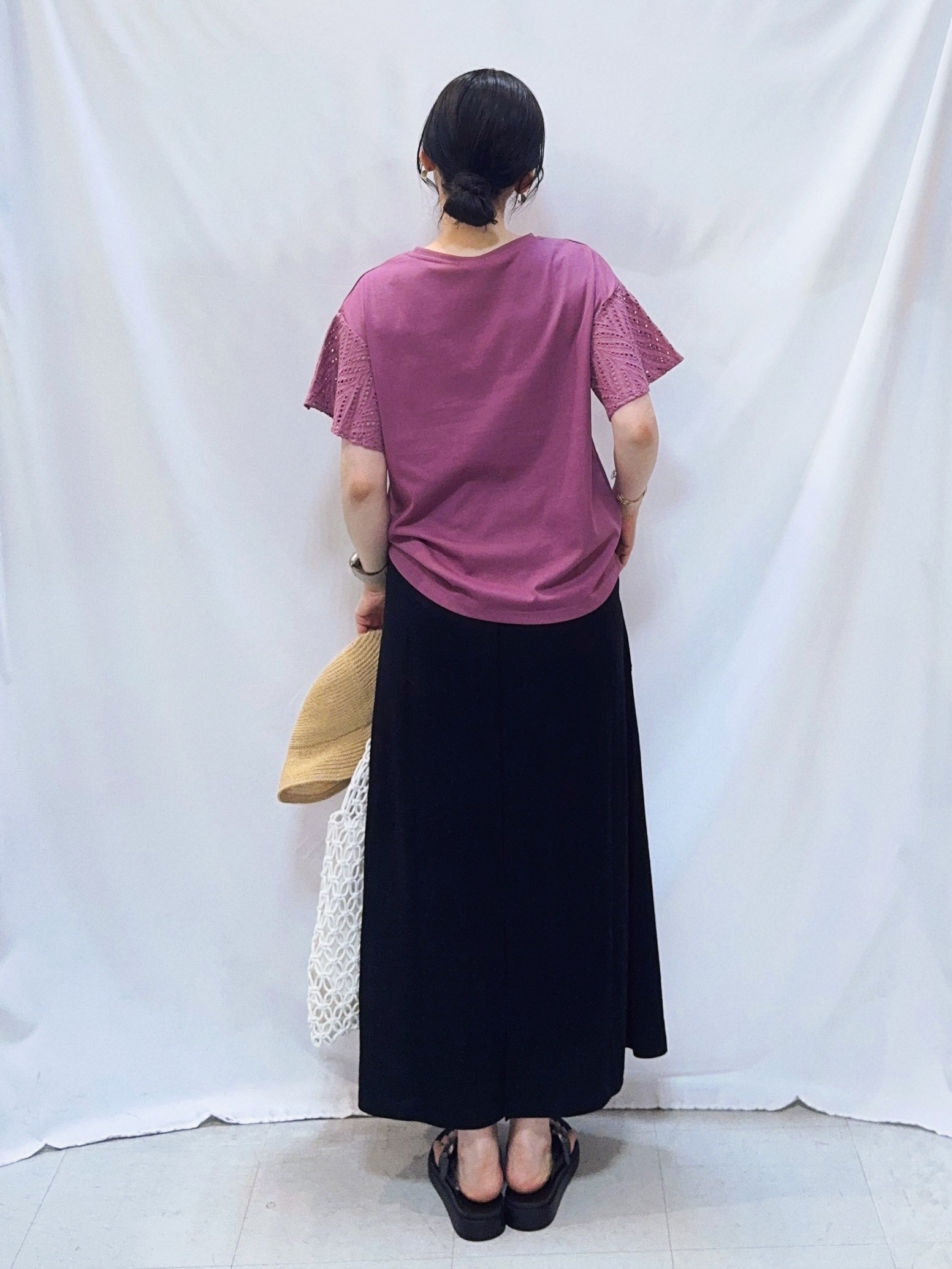 𝐇𝐢𝐫𝐨𝐦𝐢さんの「SHOO･LA･RUE｜【S-LL/洗濯機可/体型カバー】汗じみが気になりにくい お袖レースフレアTシャツ」を使ったコーディネート