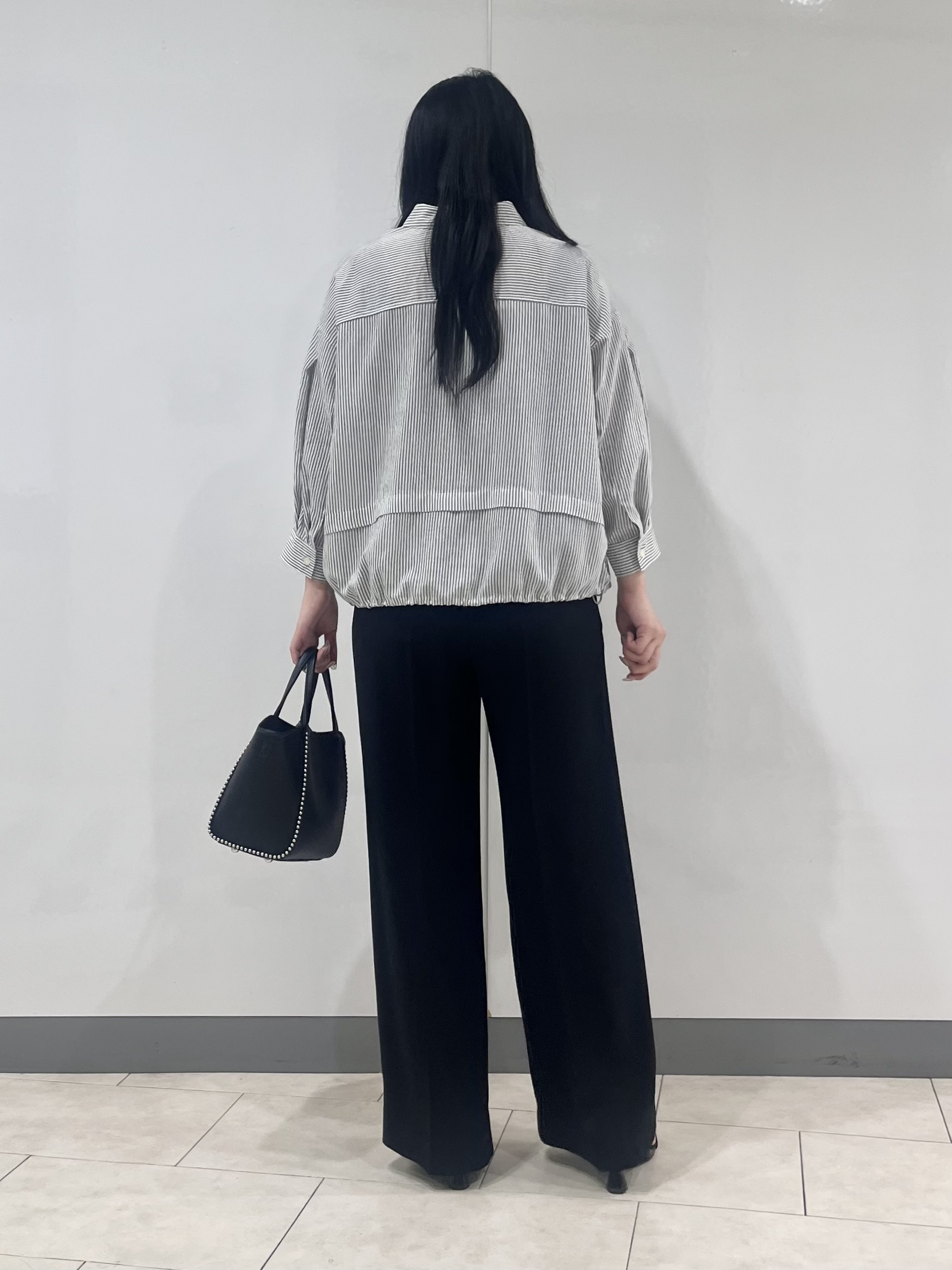 hasuさんの「INDIVI｜【接触冷感／洗える／2WAY】ドロスト付 シアーシャンブレーシャツ」を使ったコーディネート