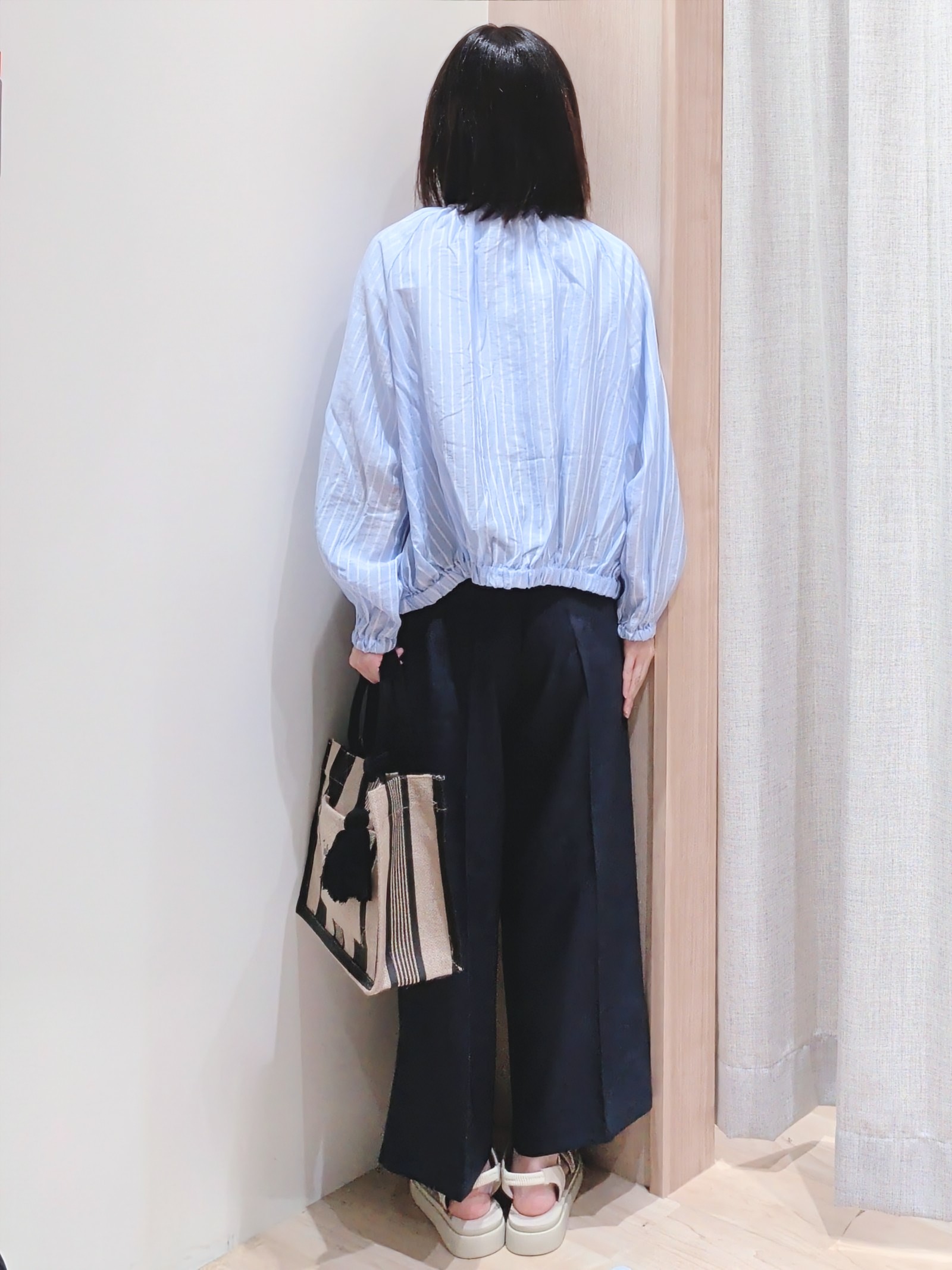 Yuiさんの「grove｜気温調整にも◎ブラウス感覚で羽織れるシアーブルゾン」を使ったコーディネート