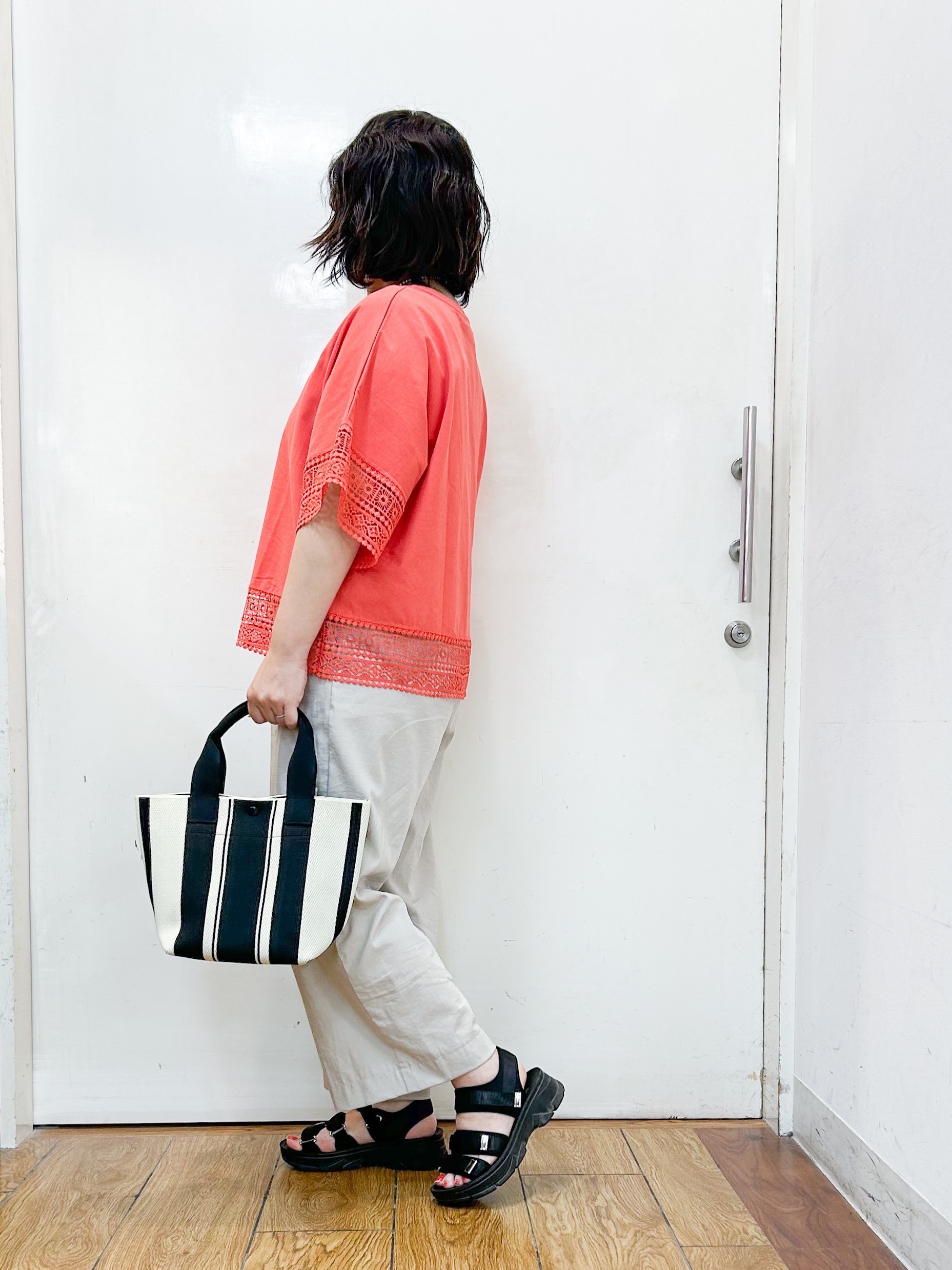 haruさんの「SHOO･LA･RUE｜【洗濯機可/体型カバー/S-LL】レース使いがポイント デザインTシャツ」を使ったコーディネート