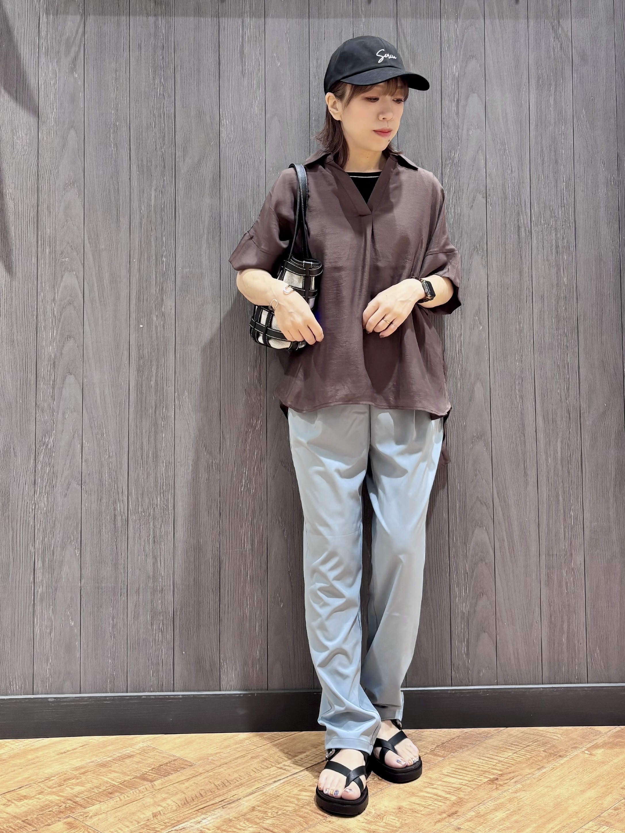 meiさんの「SHOO･LA･RUE｜【2点セット/S-LL/洗濯機可】時短でコーデ決まる スラブスキッパーシャツ＋タンクトップ」を使ったコーディネート