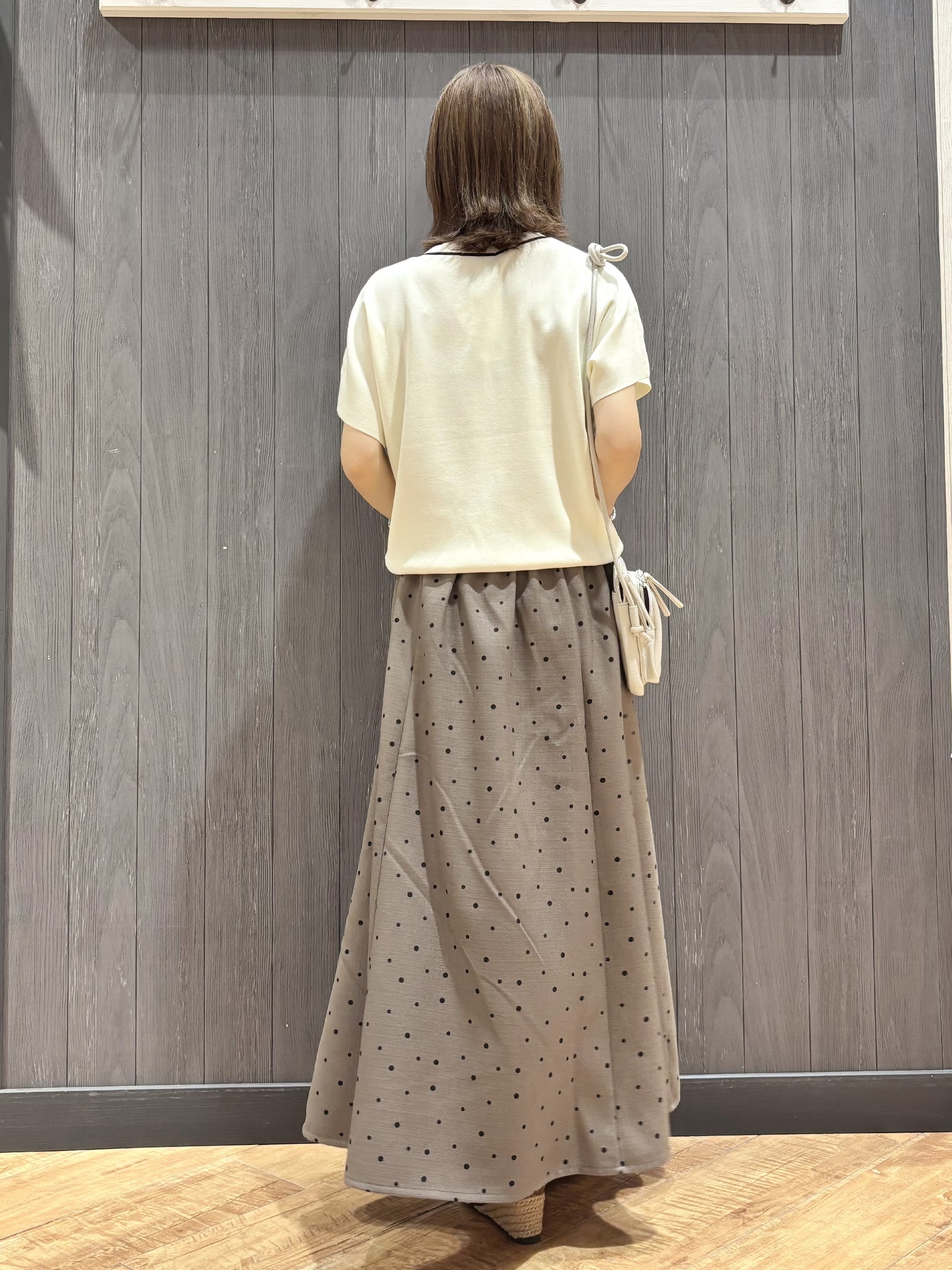 meiさんの「SHOO･LA･RUE｜【高レビュー/毎日洗える/UV】二の腕も隠せる 配色ボウタイニット」を使ったコーディネート
