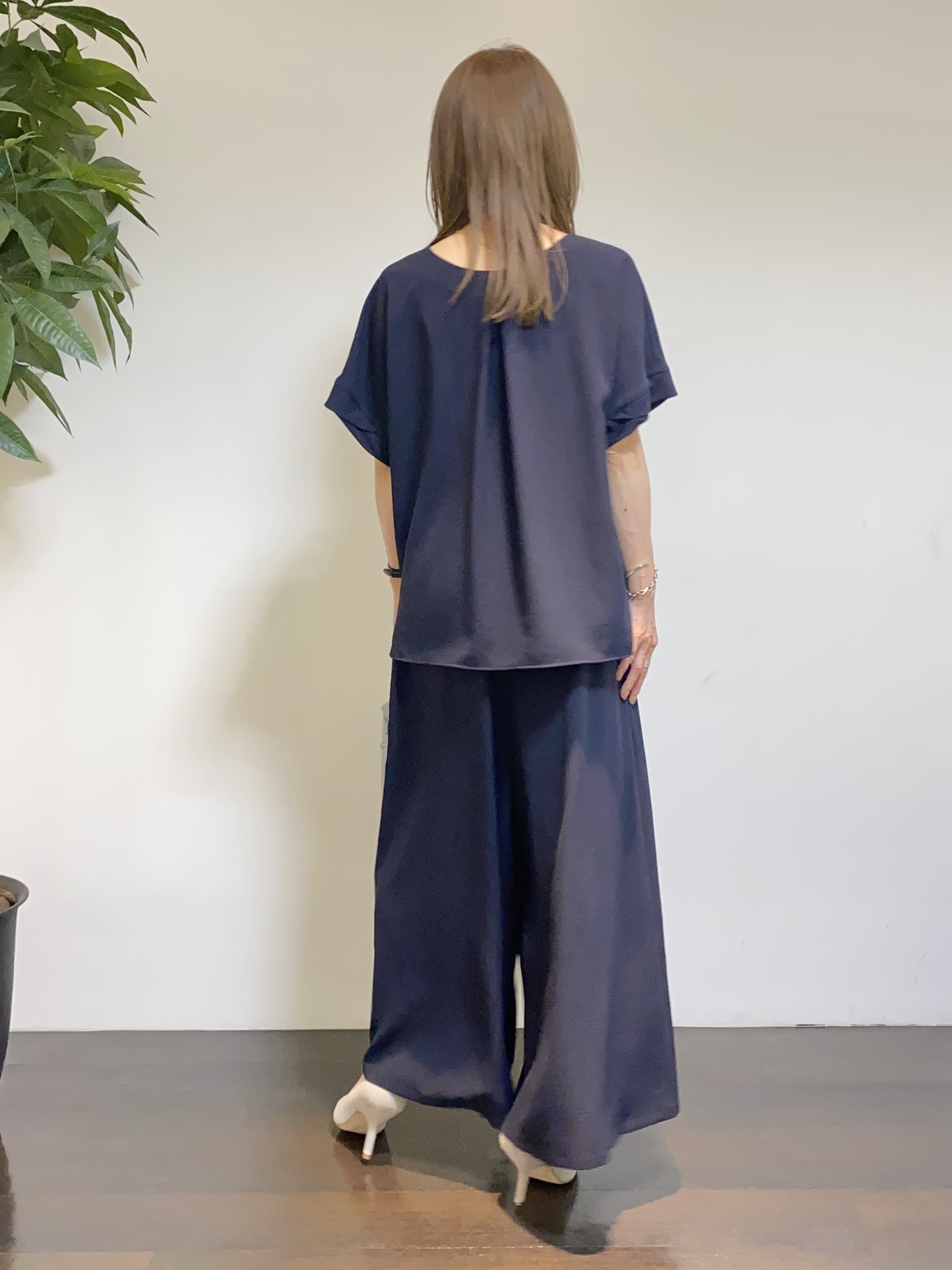 tomoさんの「UNTITLED｜【セットアップ可/UVカット/前後2WAY】リラクシーフレンチスリーブブラウス」を使ったコーディネート
