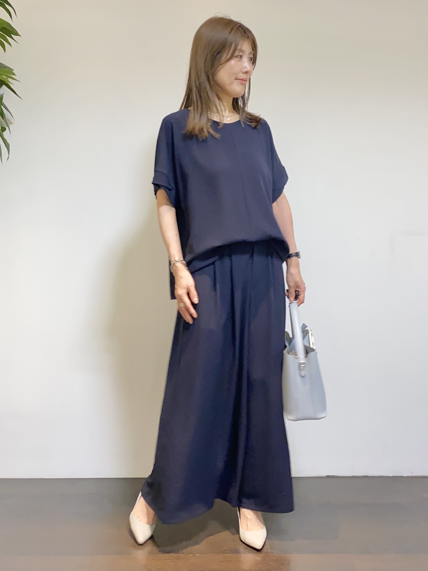 tomoさんの「UNTITLED｜【セットアップ可/UVカット/前後2WAY】リラクシーフレンチスリーブブラウス」を使ったコーディネート