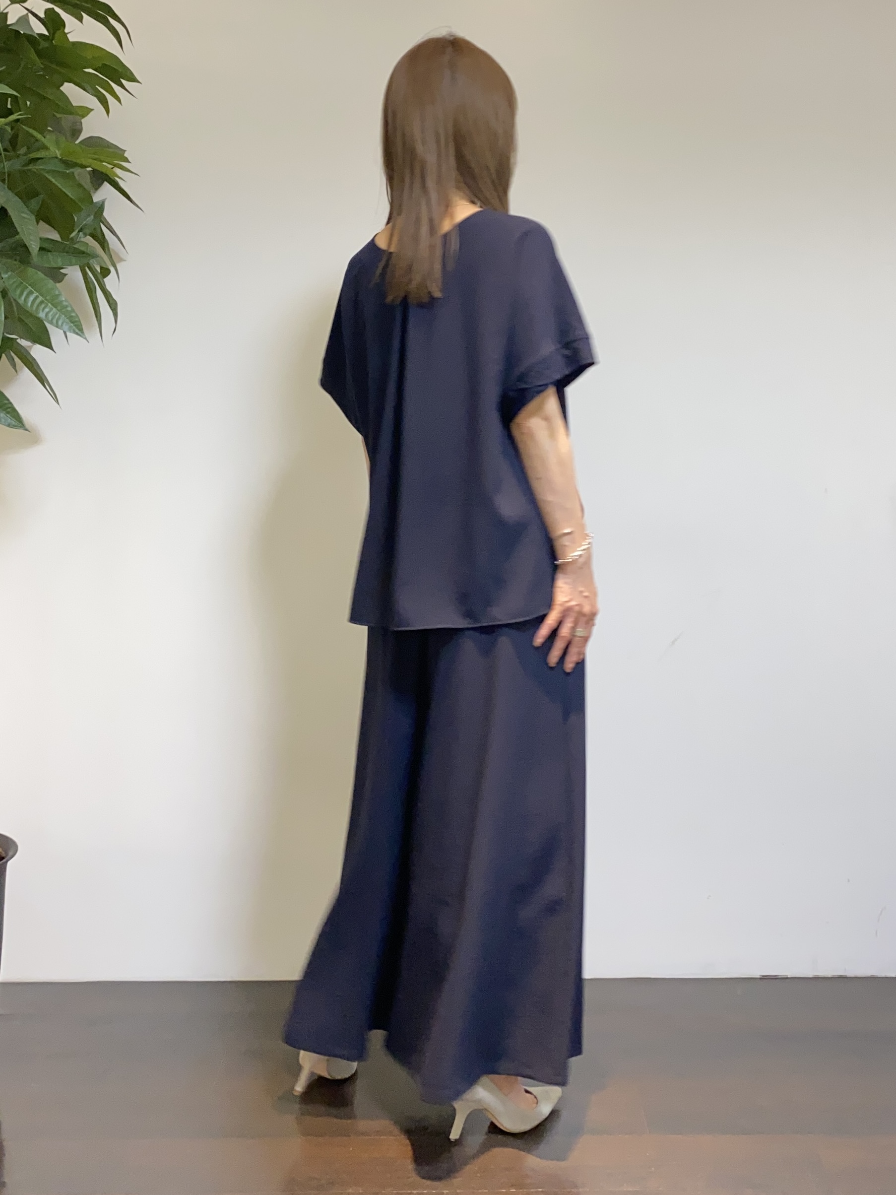tomoさんの「UNTITLED｜【セットアップ可/UVカット/前後2WAY】リラクシーフレンチスリーブブラウス」を使ったコーディネート