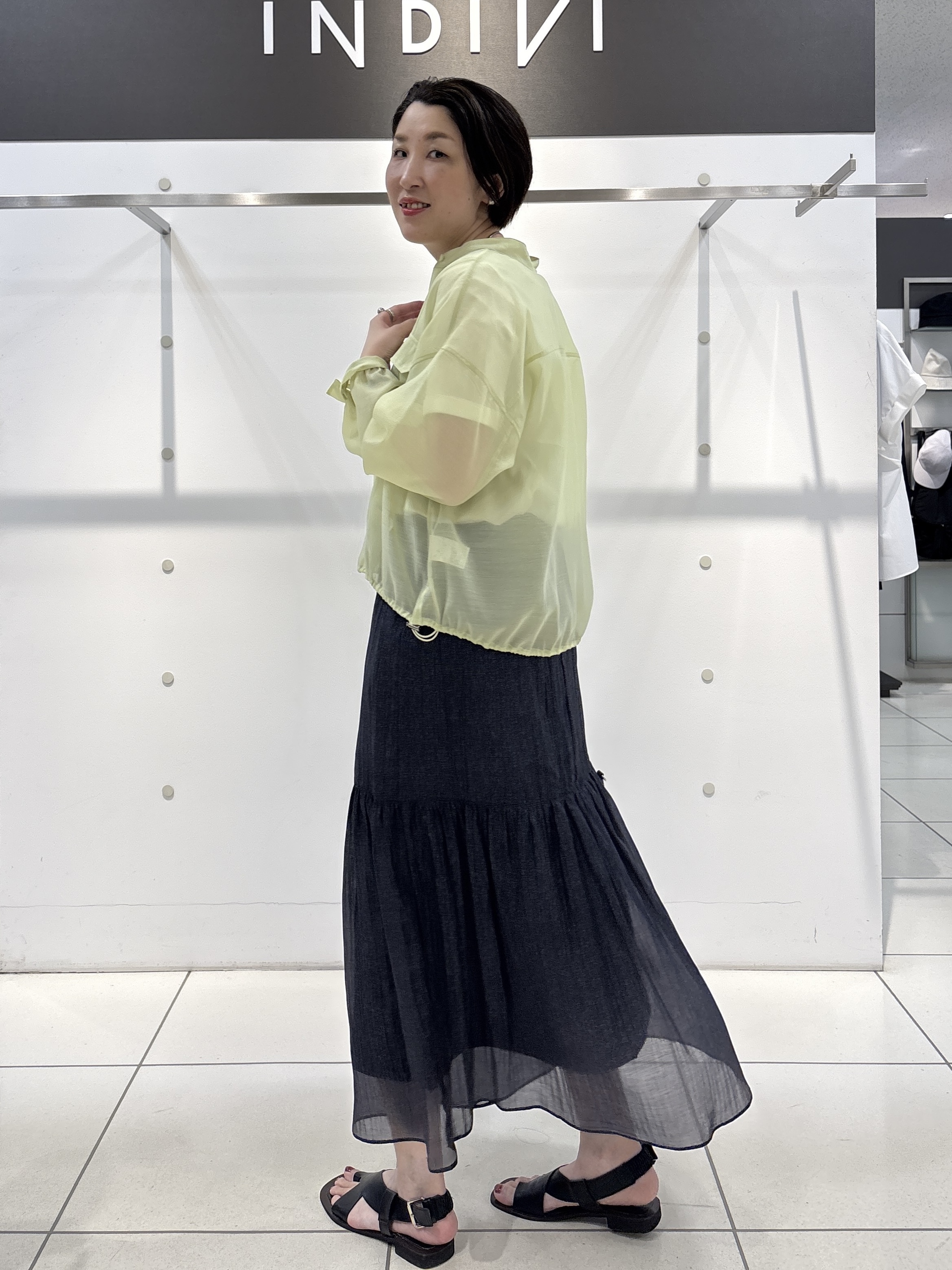 yuriさんの「INDIVI｜【バックシャン】異素材ドッキングプルオーバー」を使ったコーディネート