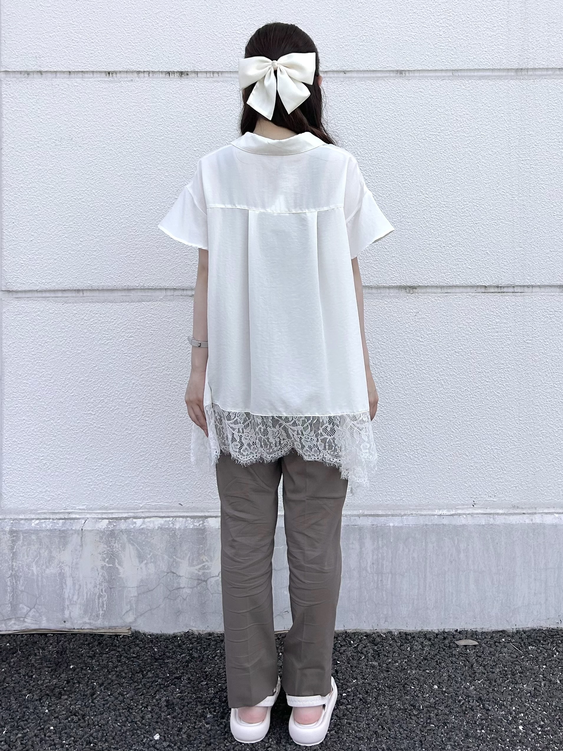 えぬさんの「OPAQUE.CLIP｜裾レース スキッパーブラウス【洗濯機OK】」を使ったコーディネート