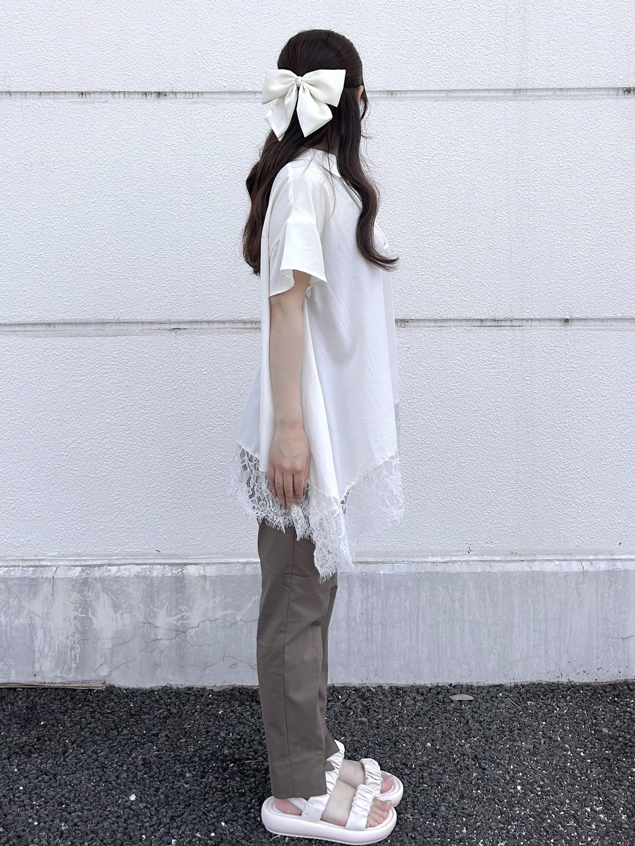 えぬさんの「OPAQUE.CLIP｜裾レース スキッパーブラウス【洗濯機OK】」を使ったコーディネート